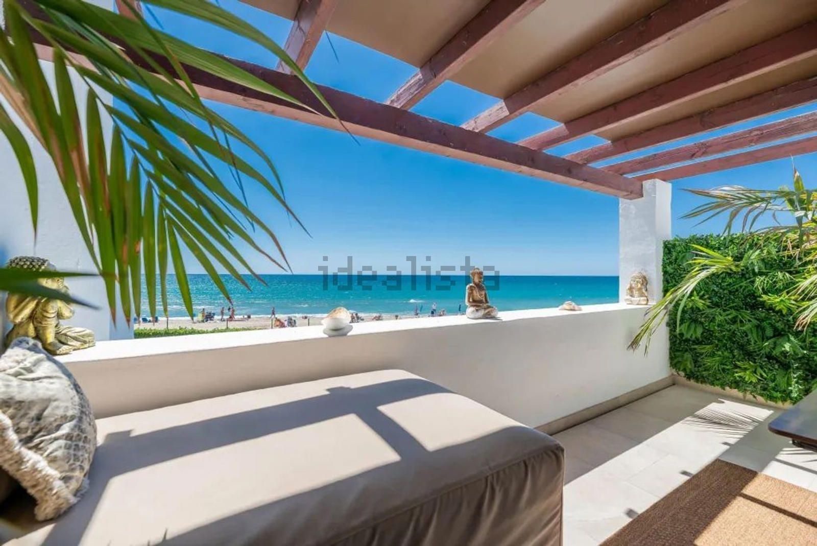 Chalet en Primera Línea de Mar en Marbella