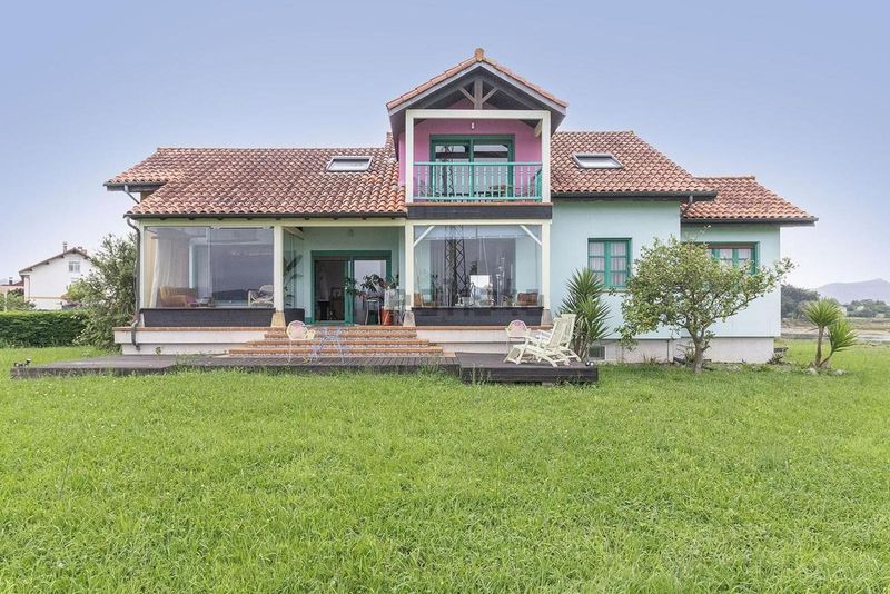 Cases en venda Arnuero, Cantabria. Ref: 5041. Addurno.com