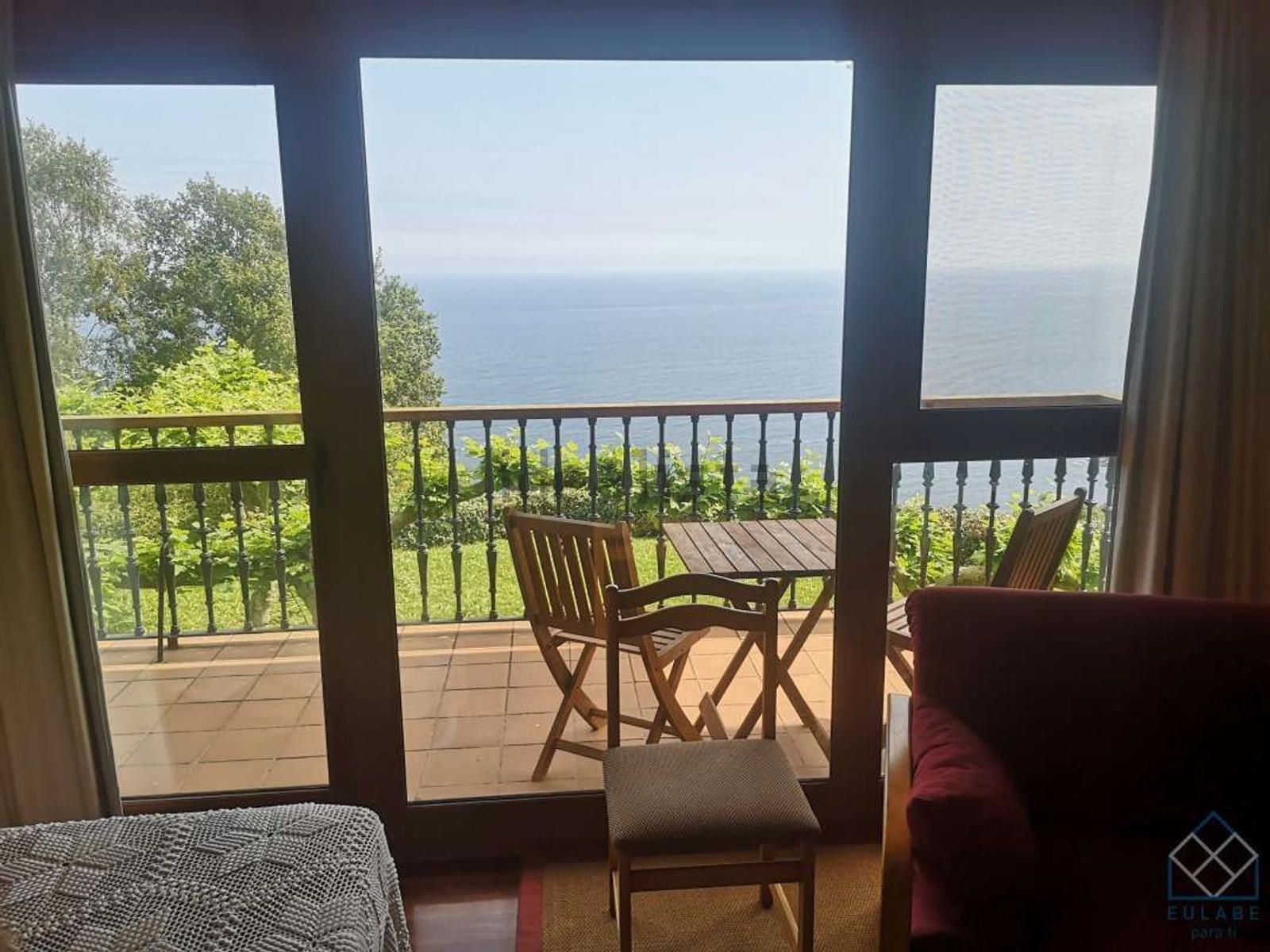 Frontline villa in Playa