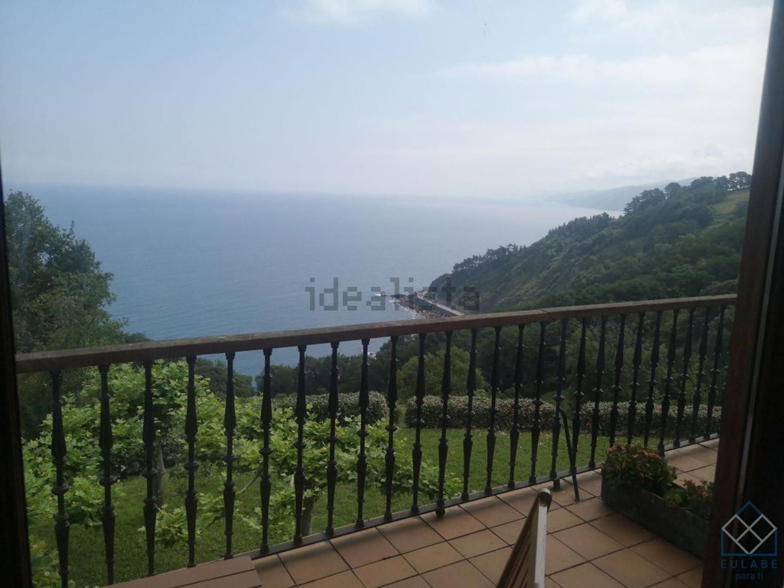 Frontline villa in Playa