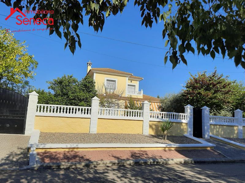Chalet Independiente en venta La Carlota, Córdoba. Ref: 5209. INMOBILIARIA SÉNECA