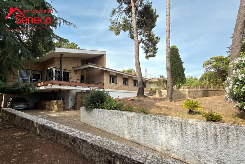 Chalet Independiente en venta Córdoba. Ref: 5572. INMOBILIARIA SÉNECA