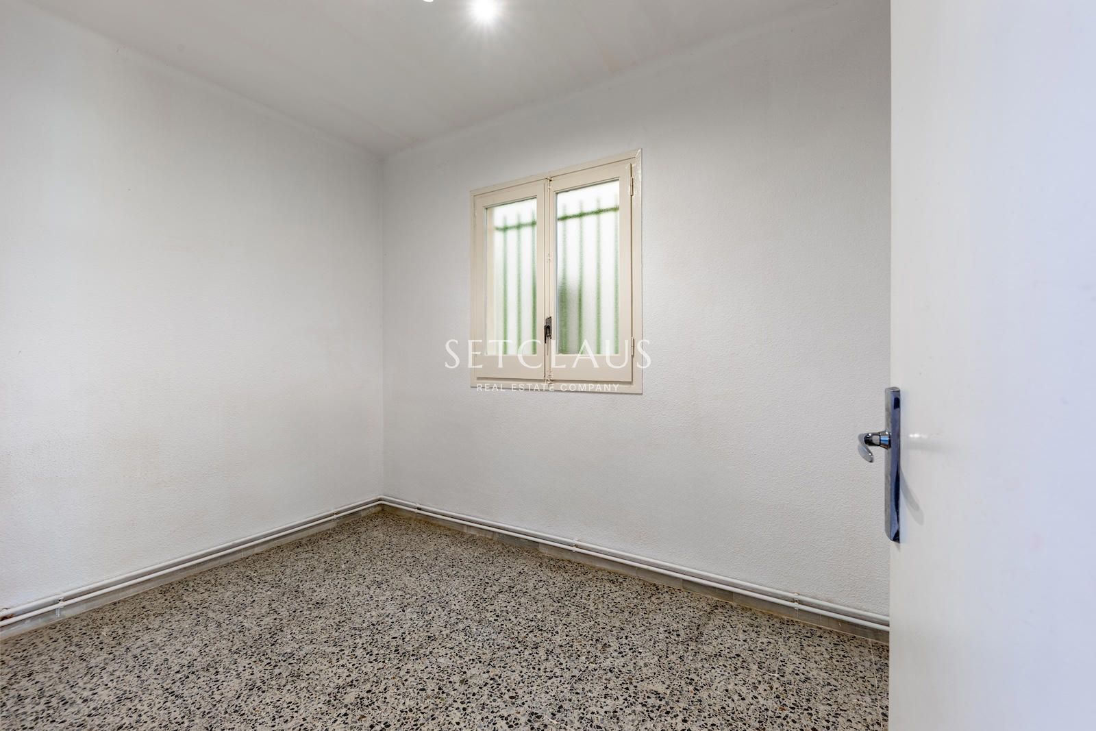 Comprar Flat in El Masnou centre with 4 bedrooms and 2 bathrooms. Quiet residential area. foto 24