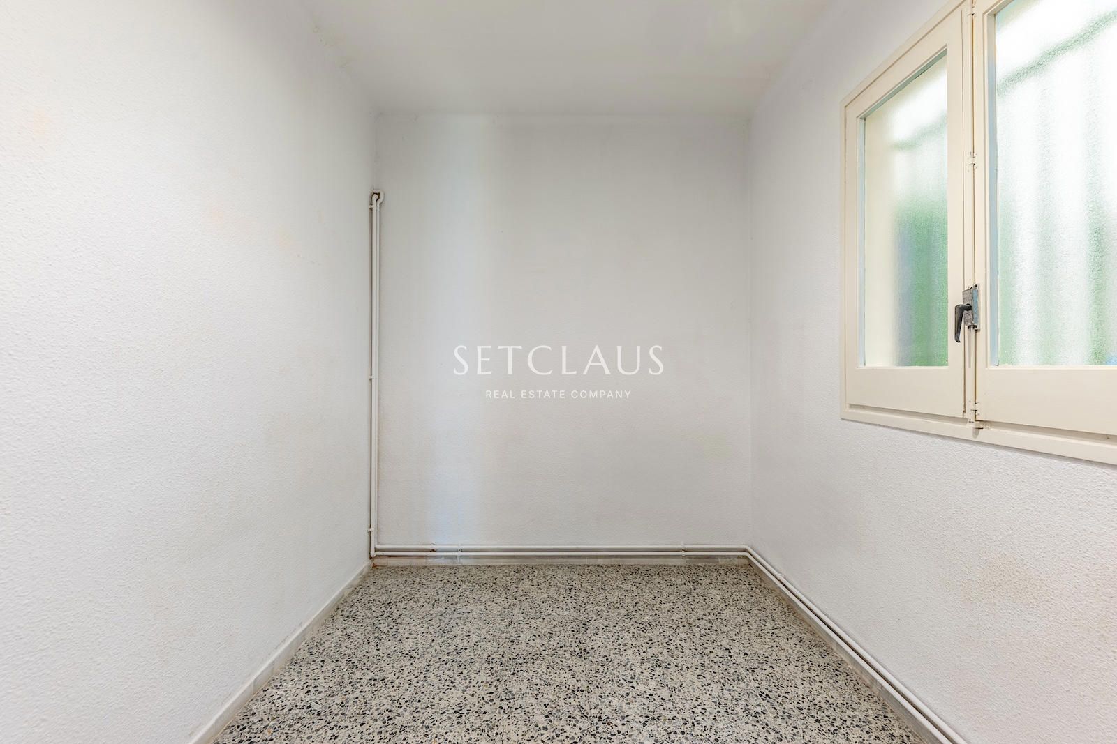 Comprar Flat in El Masnou centre with 4 bedrooms and 2 bathrooms. Quiet residential area. foto 25