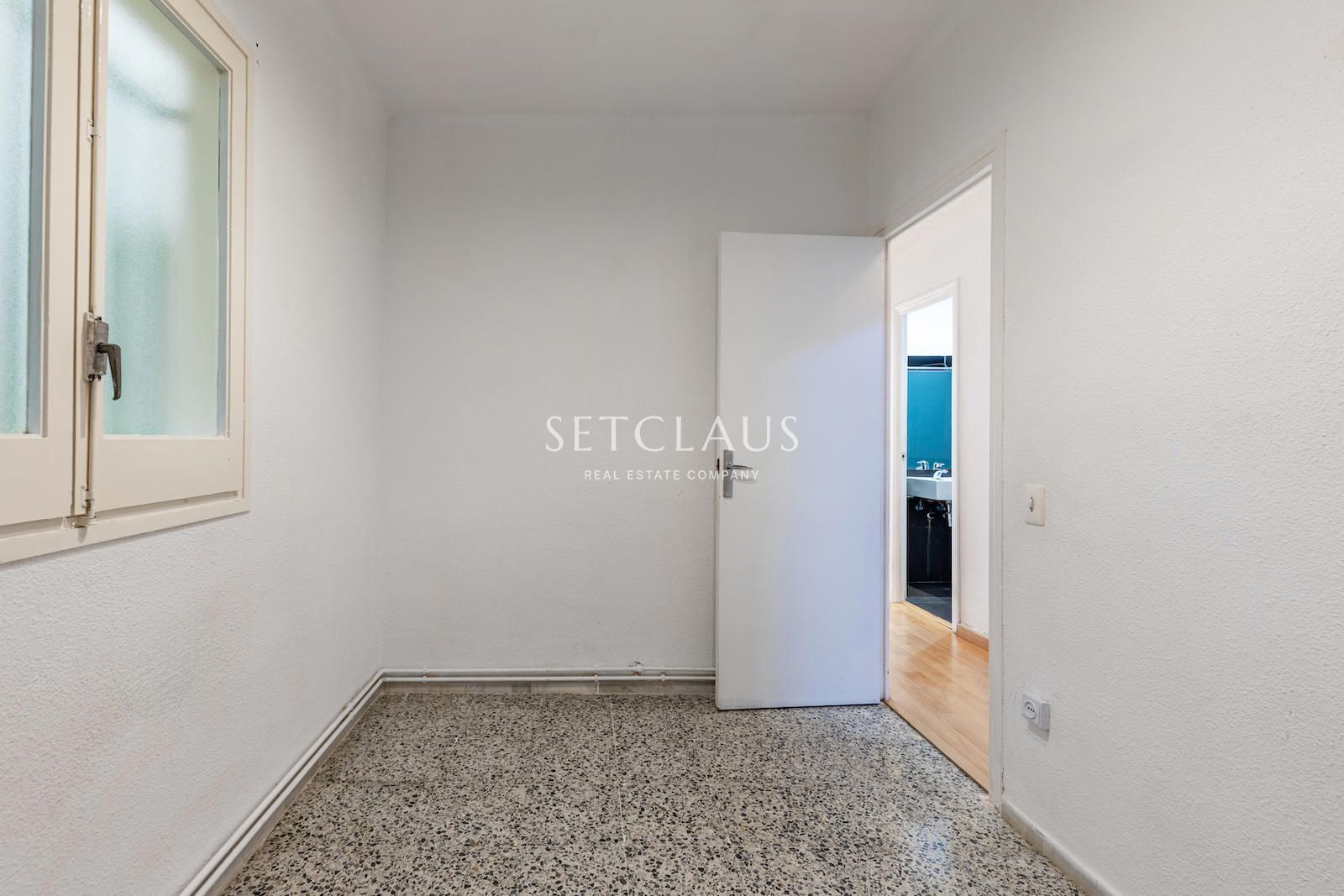 Comprar Flat in El Masnou centre with 4 bedrooms and 2 bathrooms. Quiet residential area. foto 26