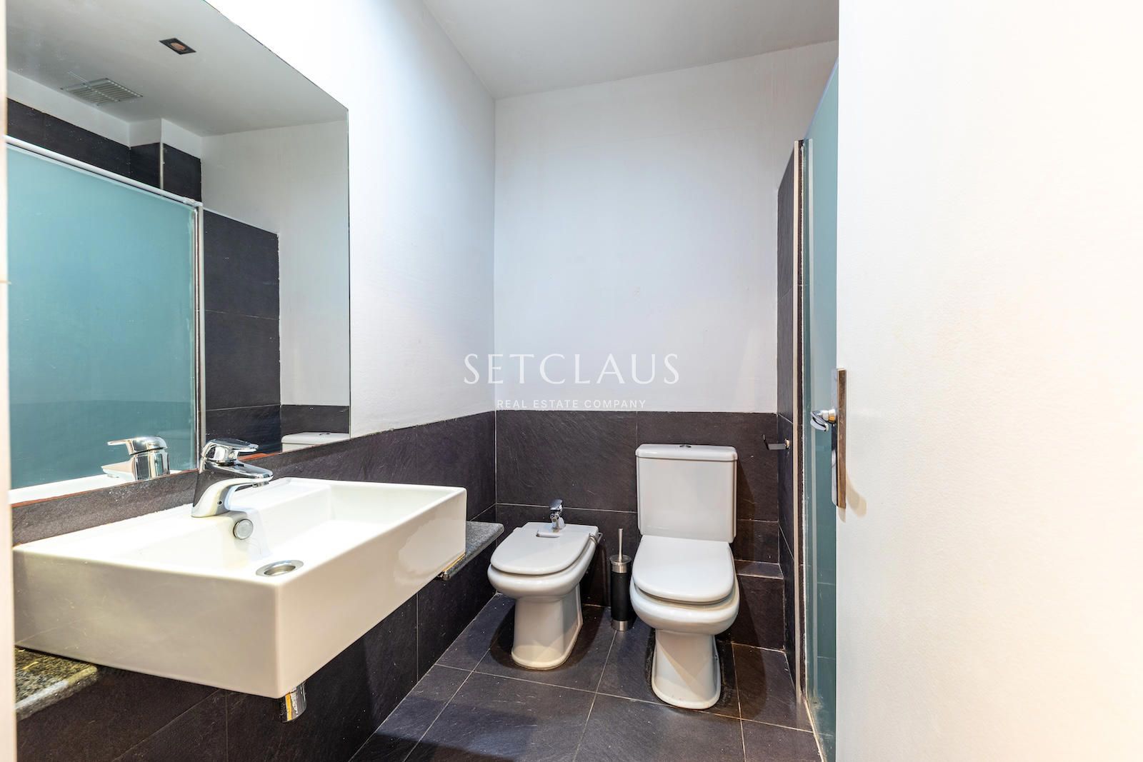 Comprar Flat in El Masnou centre with 4 bedrooms and 2 bathrooms. Quiet residential area. foto 33