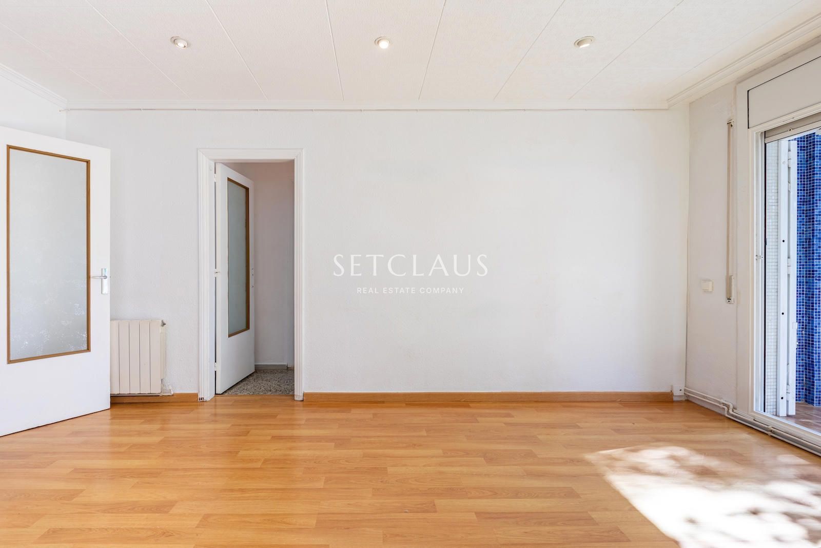 Comprar Flat in El Masnou centre with 4 bedrooms and 2 bathrooms. Quiet residential area. foto 3