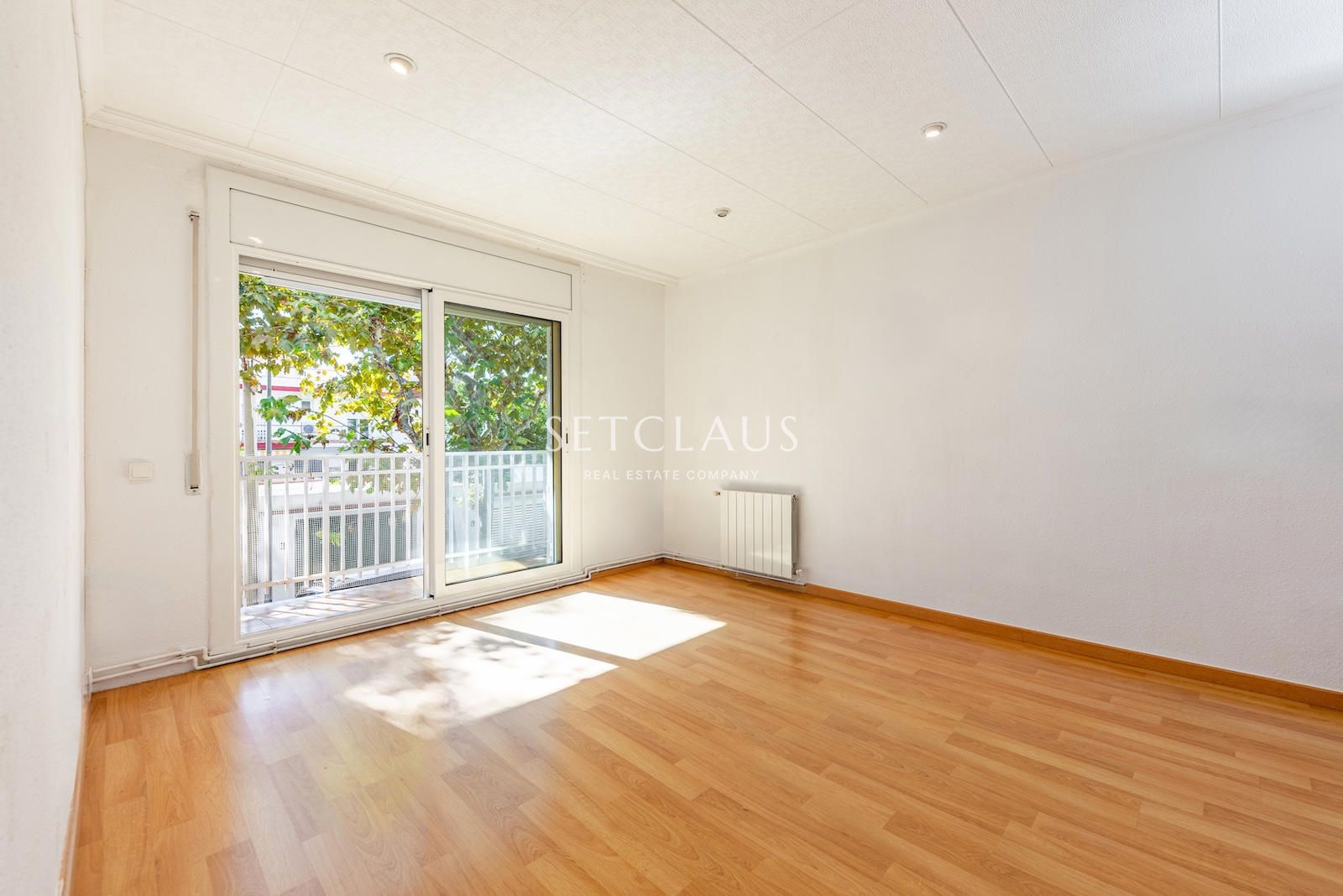 Comprar Flat in El Masnou centre with 4 bedrooms and 2 bathrooms. Quiet residential area. foto 5