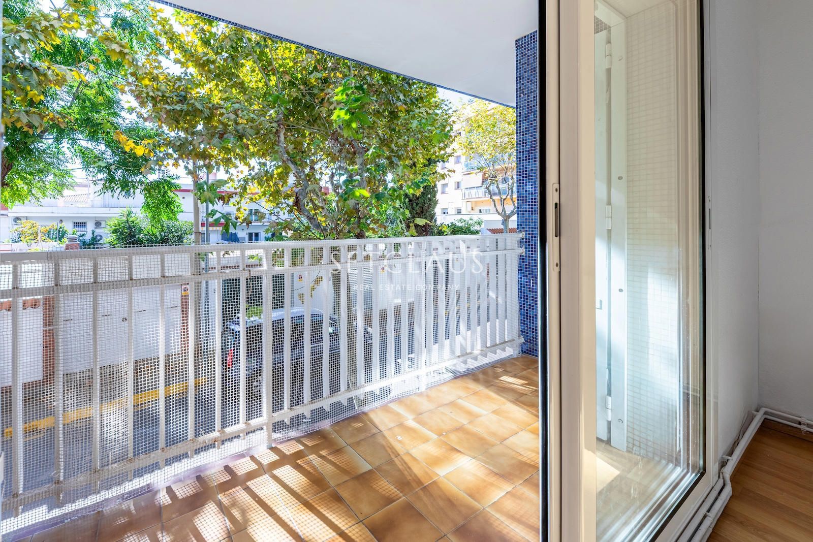 Comprar Flat in El Masnou centre with 4 bedrooms and 2 bathrooms. Quiet residential area. foto 6