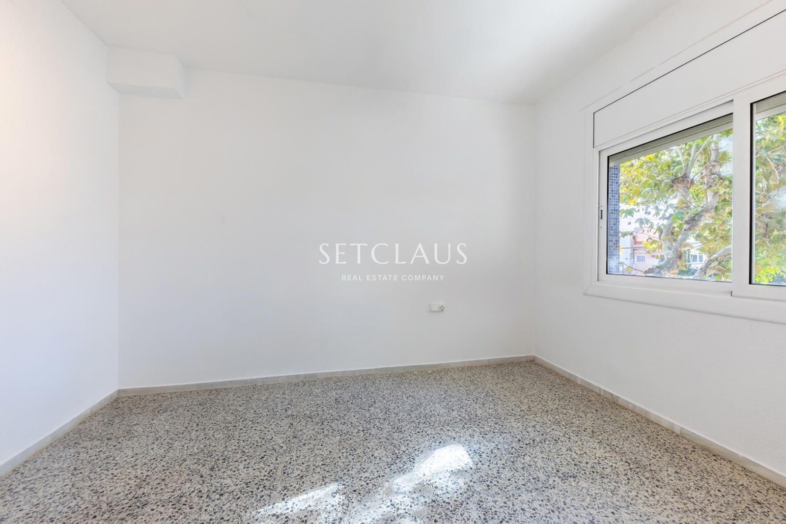 Comprar Flat in El Masnou centre with 4 bedrooms and 2 bathrooms. Quiet residential area. foto 12