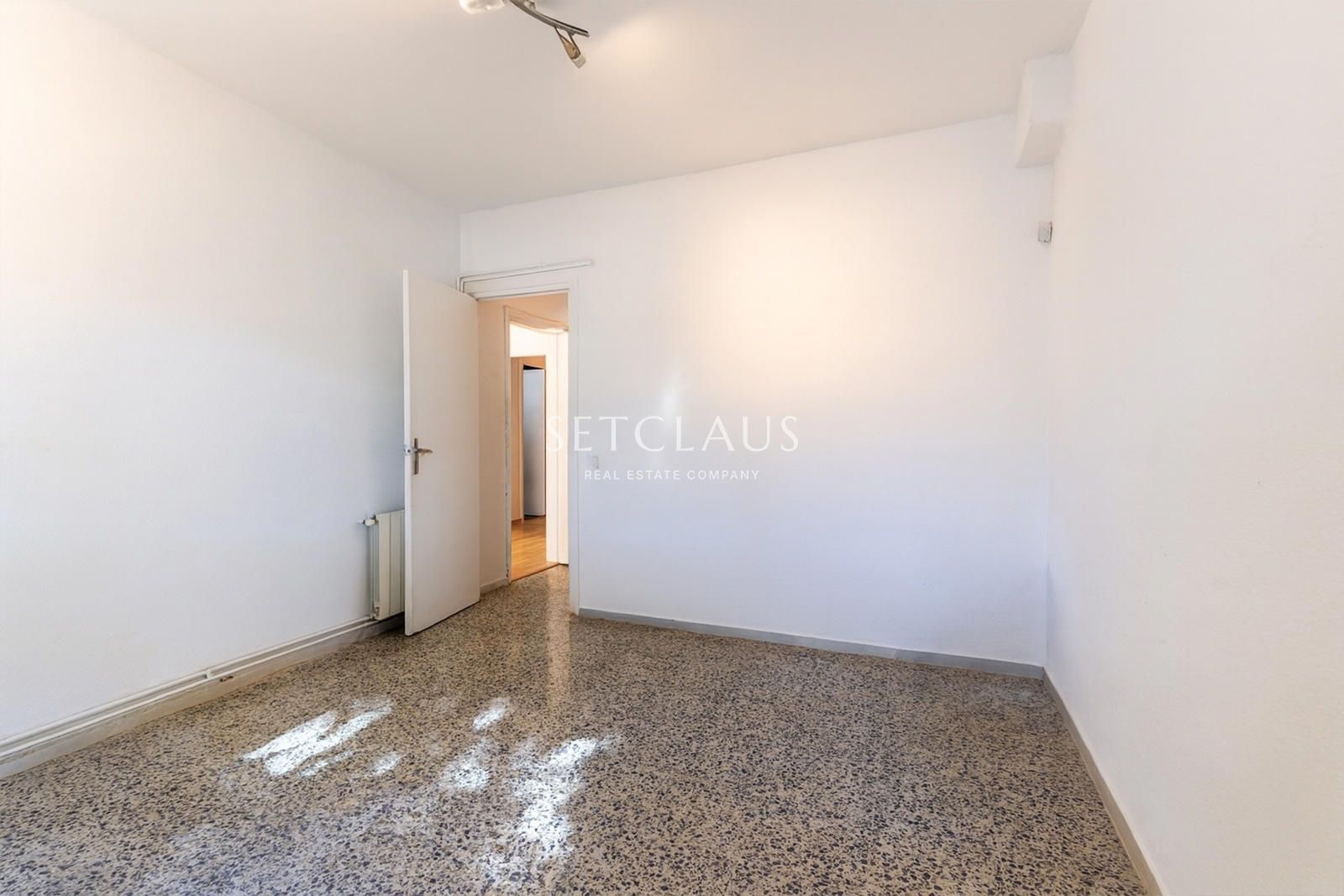 Comprar Flat in El Masnou centre with 4 bedrooms and 2 bathrooms. Quiet residential area. foto 11