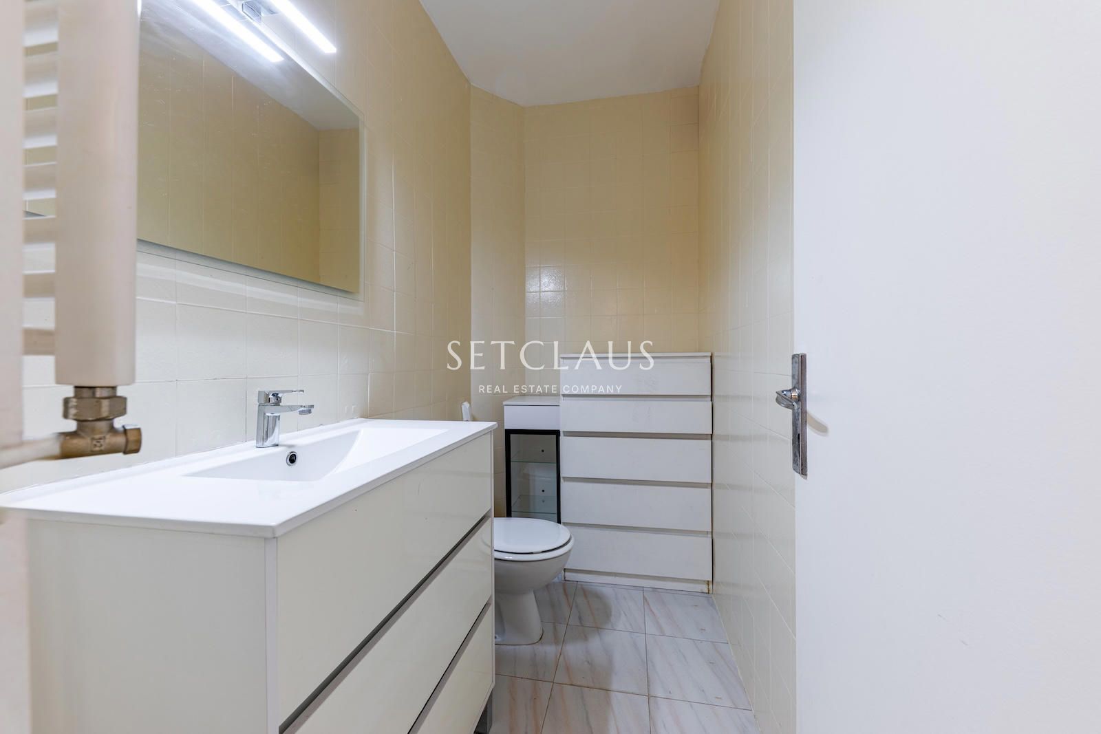 Comprar Flat in El Masnou centre with 4 bedrooms and 2 bathrooms. Quiet residential area. foto 14