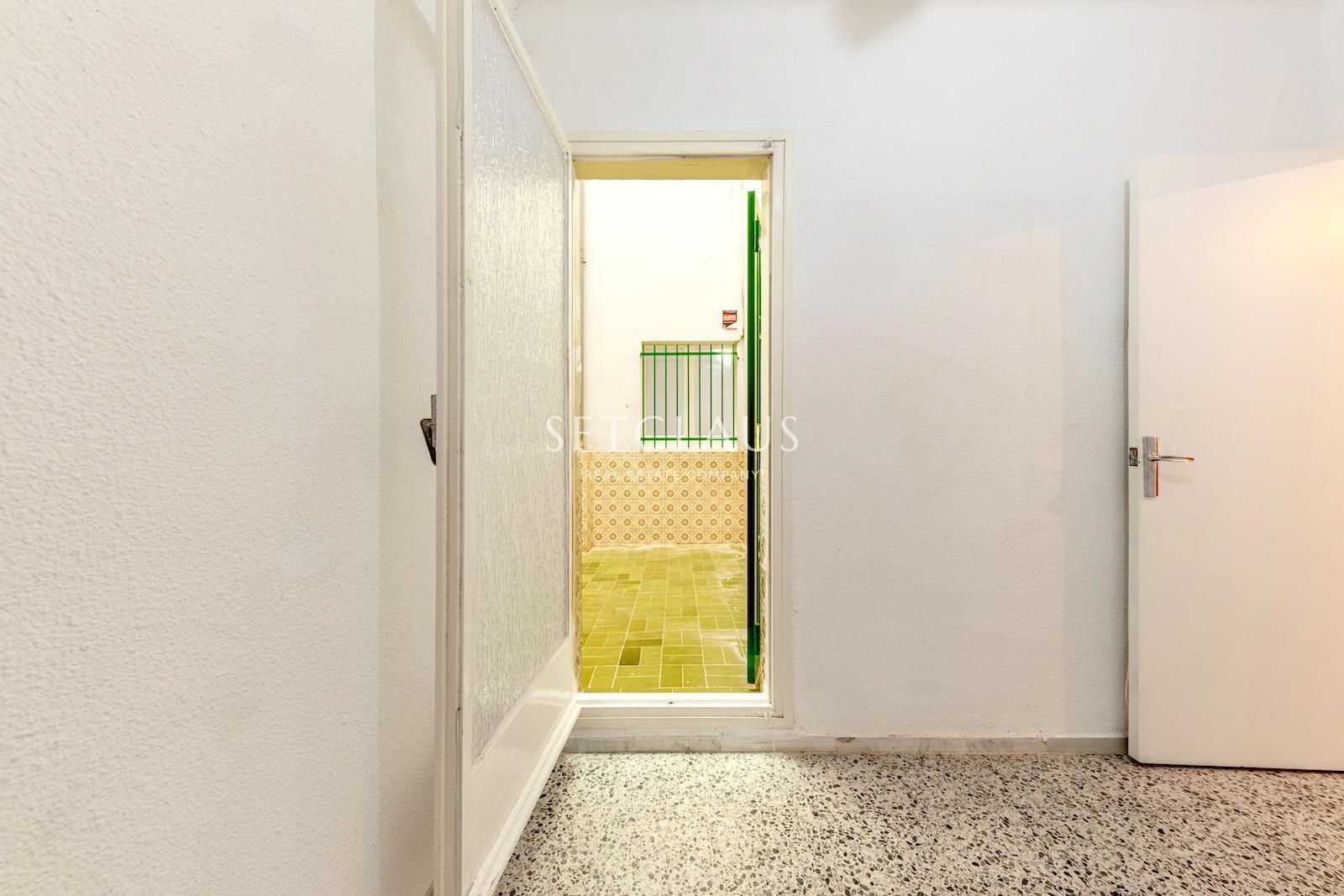 Comprar Flat in El Masnou centre with 4 bedrooms and 2 bathrooms. Quiet residential area. foto 30