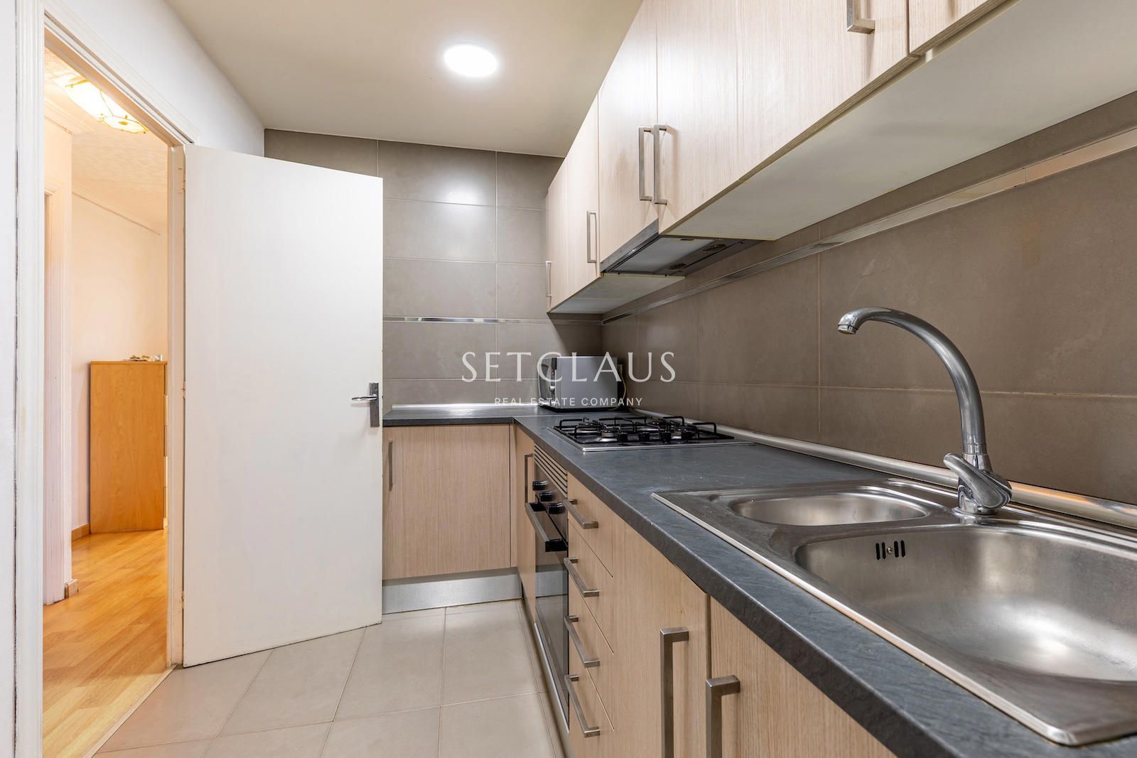 Comprar Flat in El Masnou centre with 4 bedrooms and 2 bathrooms. Quiet residential area. foto 17