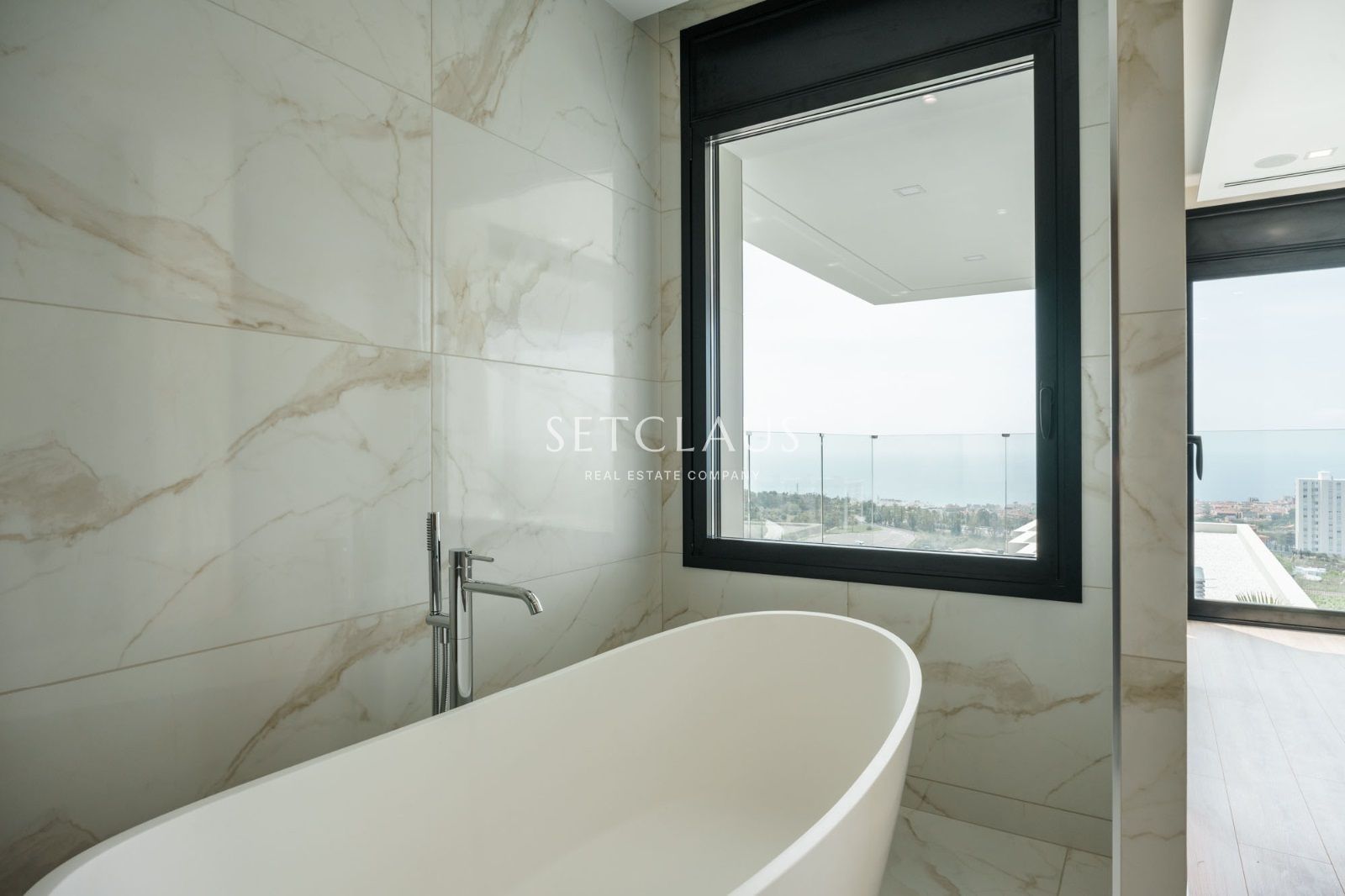 Comprar Chalet de diseño a estrenar foto 31