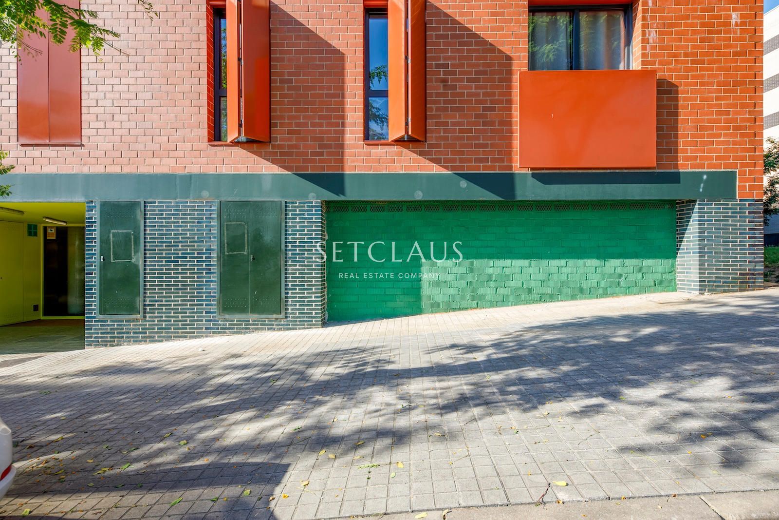 MONTGAT. Local comercial a estrenar. 0 habitaciones, 0 baños, 128 m² en venta.