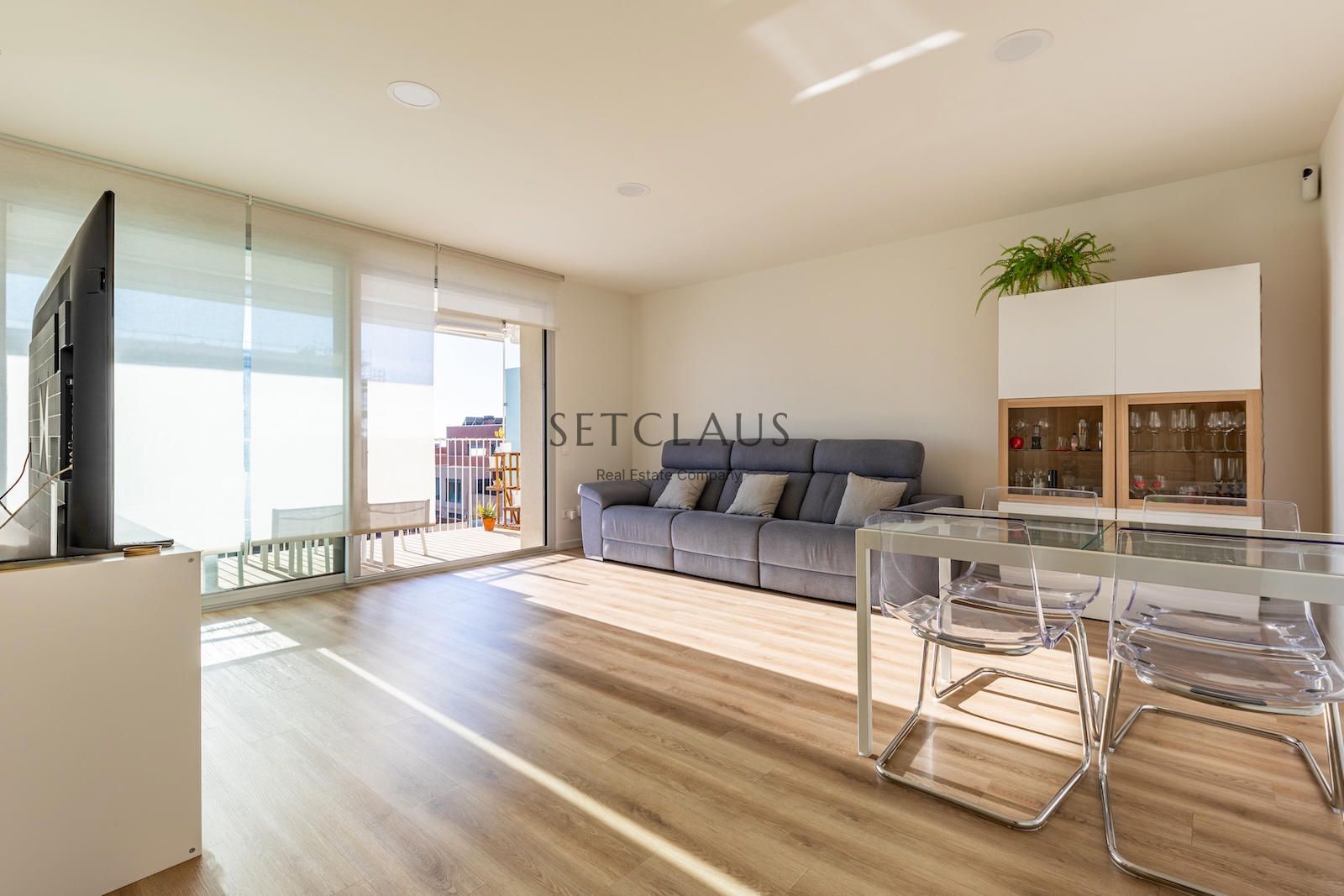 EL MASNOU. Spacious and very bright. 3 habitaciones, 2 baños, 106 m² vendidos.