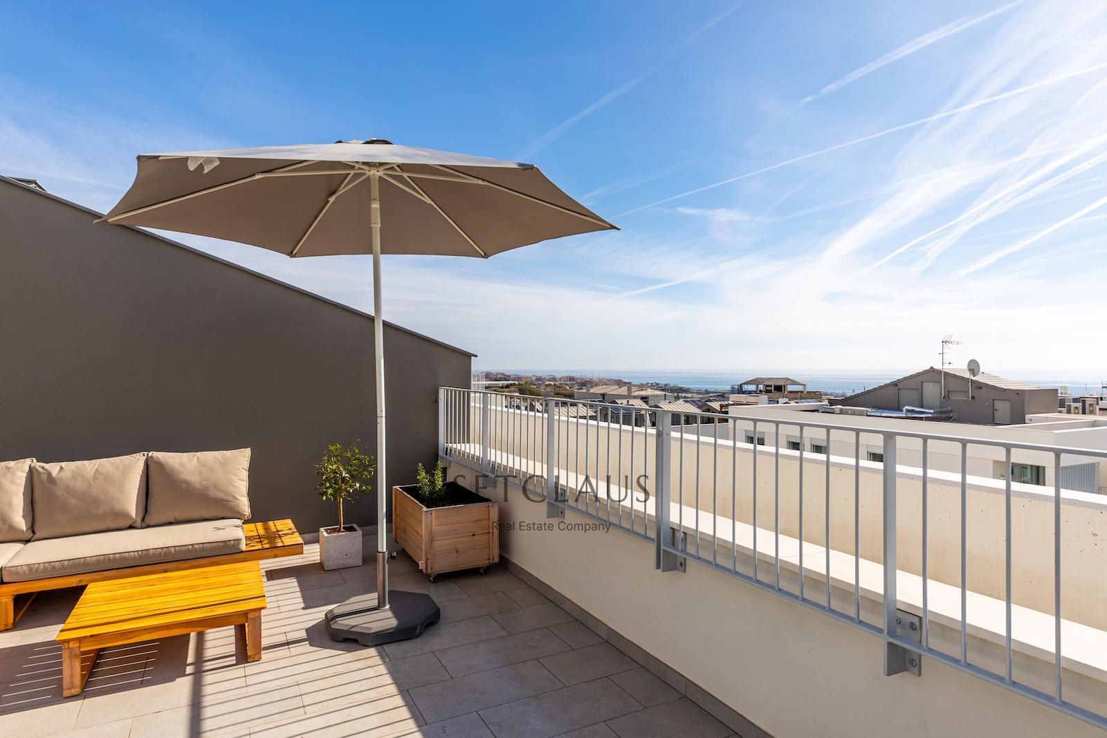 EL MASNOU. Tranquilidad y vistas. 3 habitaciones, 2 baños, 143 m² vendidos.