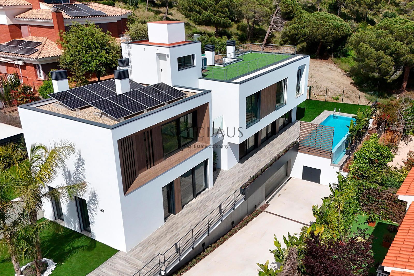 TEIÀ. Chalet a estrenar con vistas al mar y urbanización privada.  habitaciones,  baños,  m² en venta.