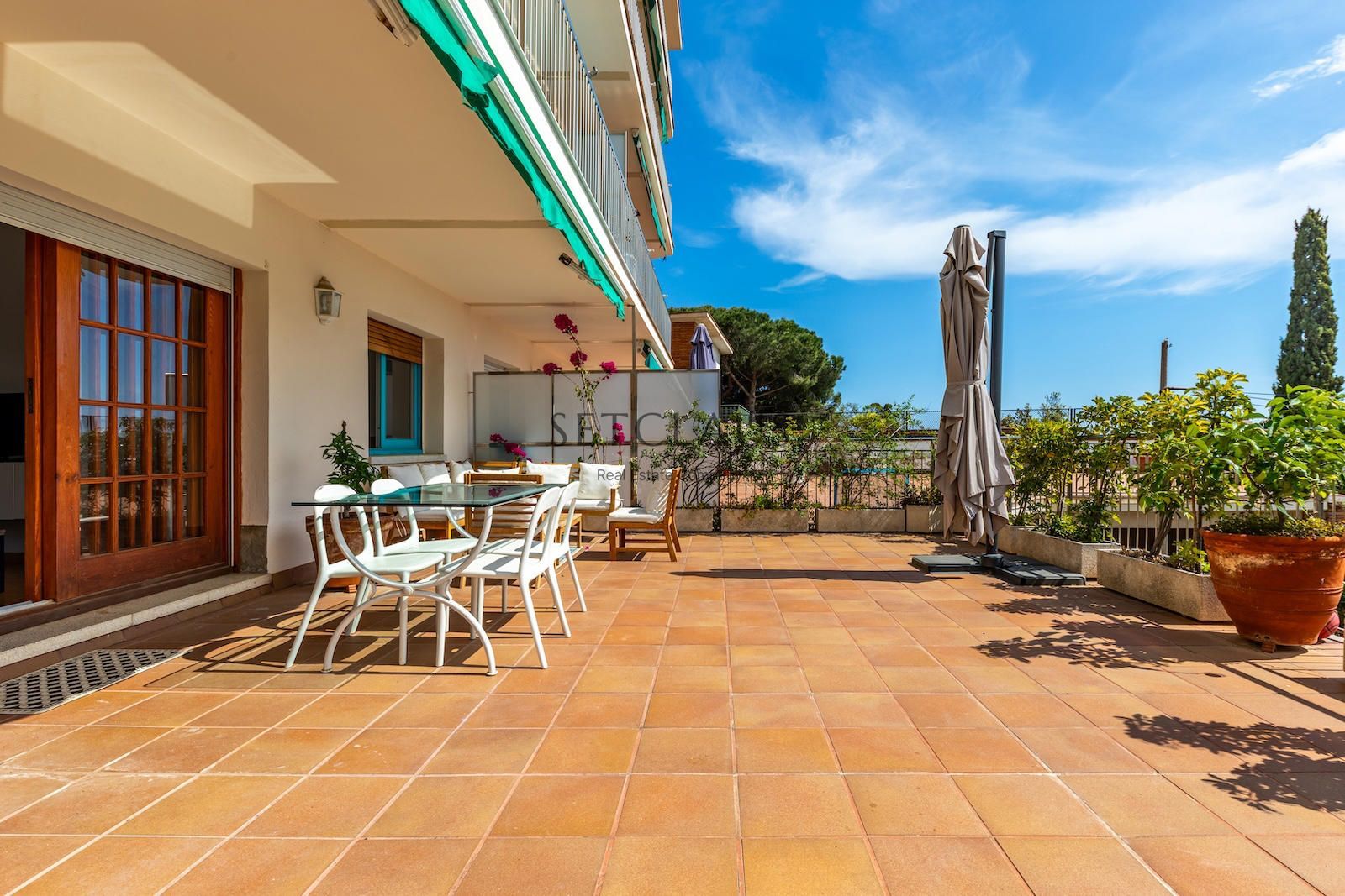 EL MASNOU. Todo exterior con impresionante terraza.. 2 habitaciones, 1 baños, 99 m² vendidos.