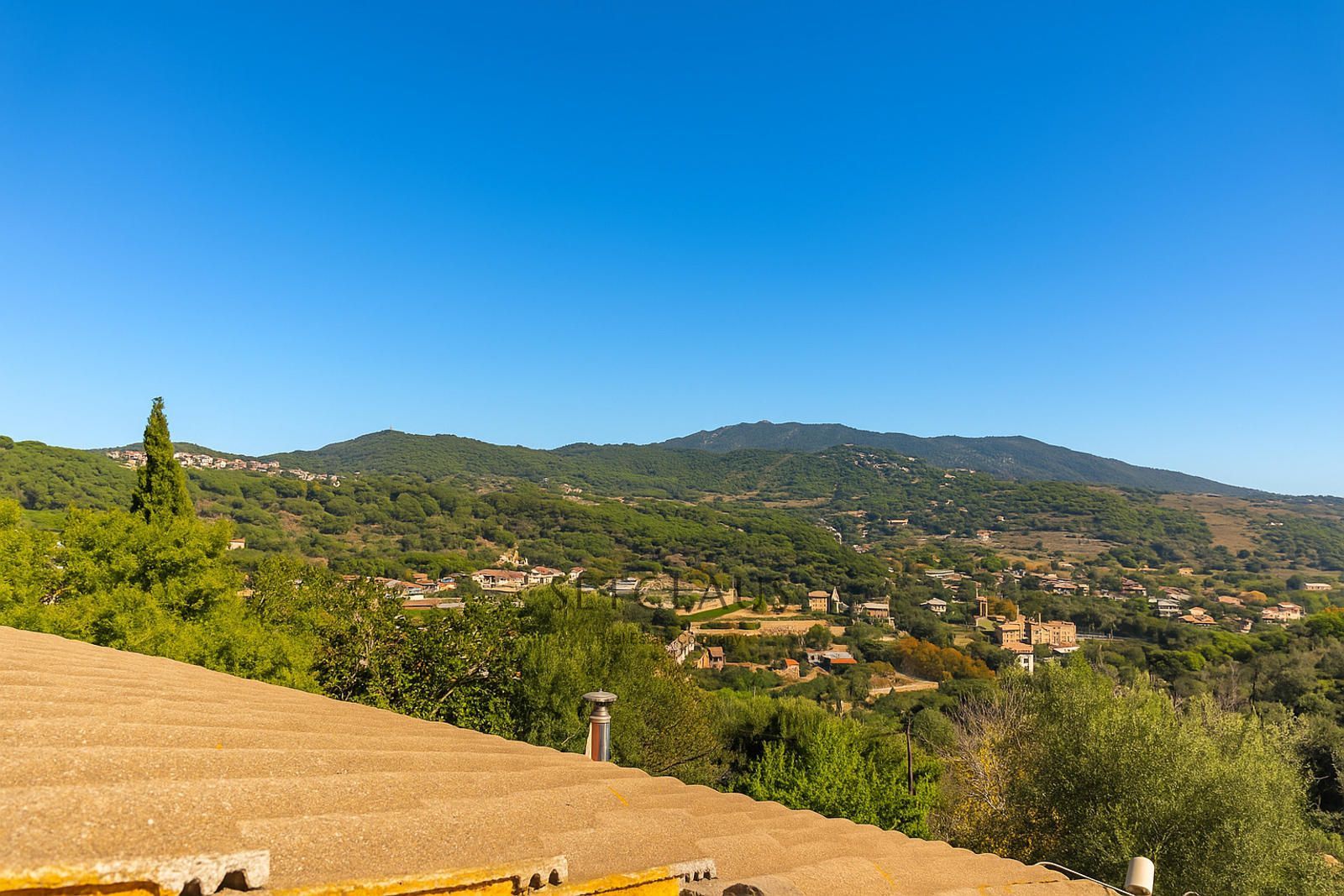 Comprar Gran finca independiente con 3 viviendas, piscina y 13 habitaciones en Alella (Coma Fosca – Can Comulada) foto 24