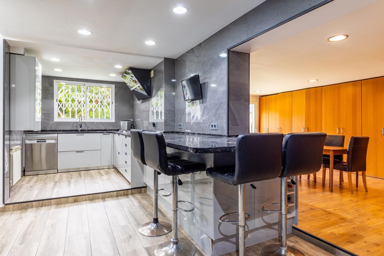 Comprar Gran finca independiente con 3 viviendas, piscina y 13 habitaciones en Alella (Coma Fosca – Can Comulada) foto 45