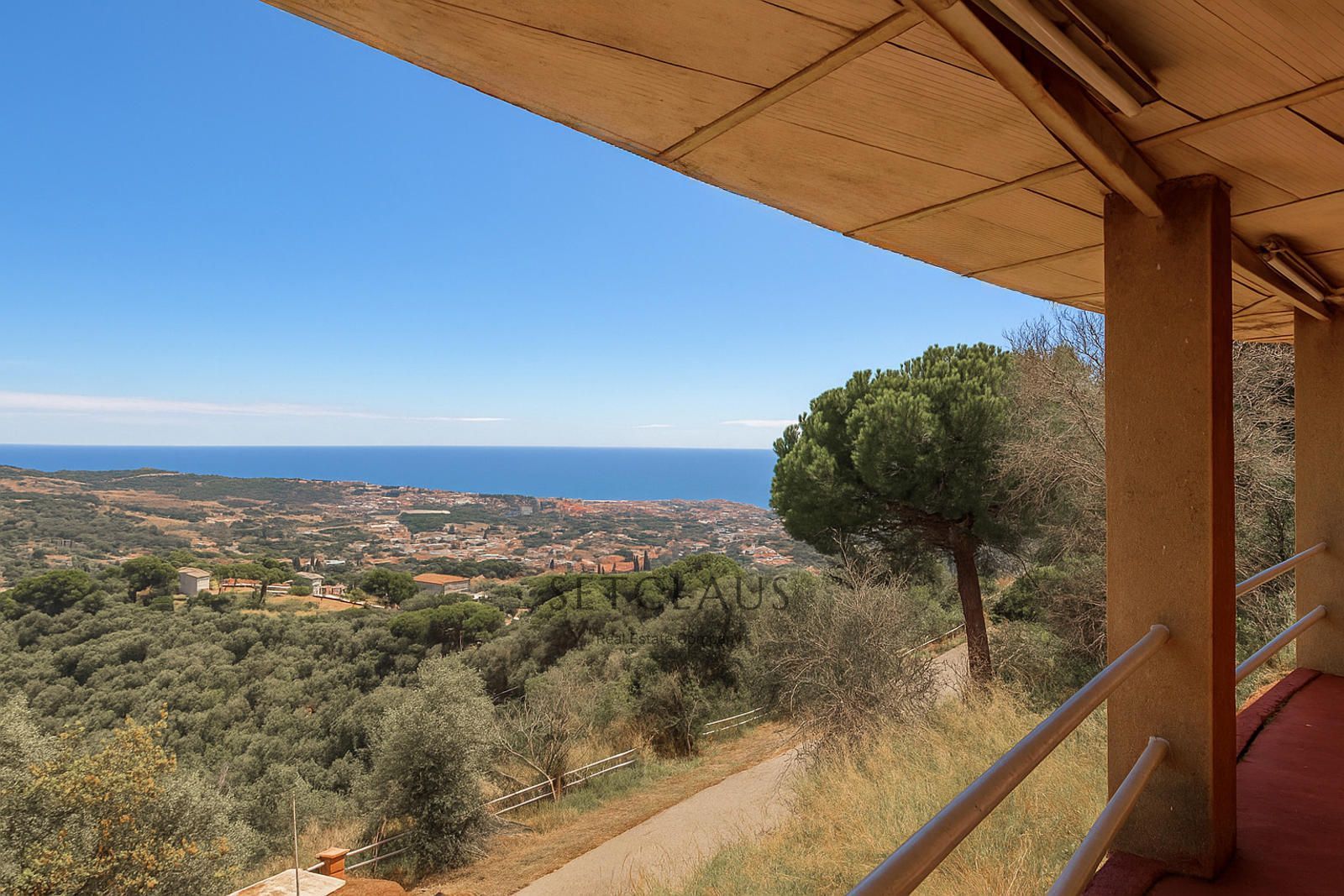 Comprar Gran finca independiente con 3 viviendas, piscina y 13 habitaciones en Alella (Coma Fosca – Can Comulada) foto 3