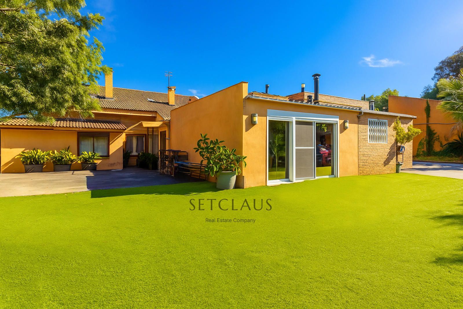 Comprar Gran finca independiente con 3 viviendas, piscina y 13 habitaciones en Alella (Coma Fosca – Can Comulada) foto 6