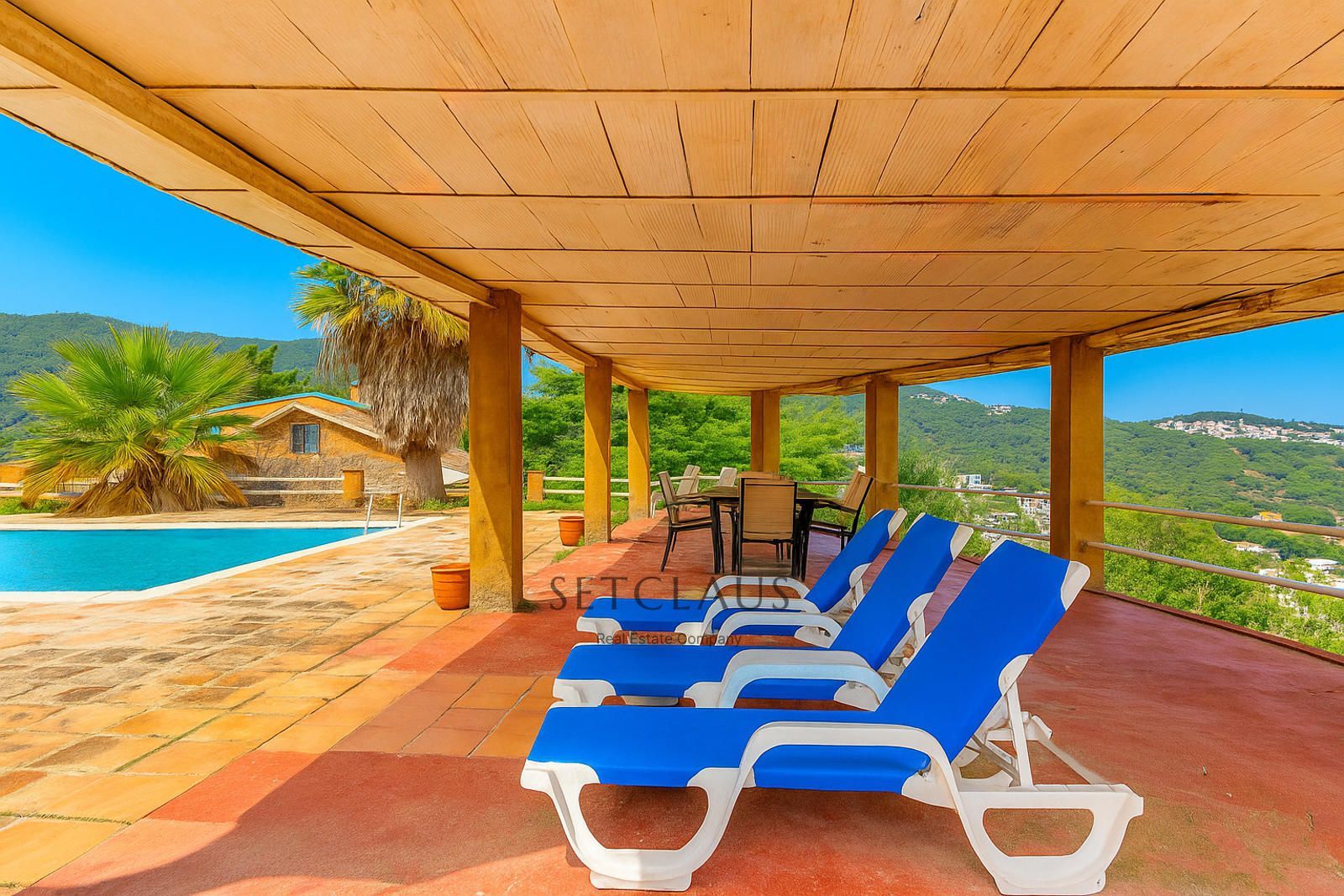 Comprar Gran finca independiente con 3 viviendas, piscina y 13 habitaciones en Alella (Coma Fosca – Can Comulada) foto 9