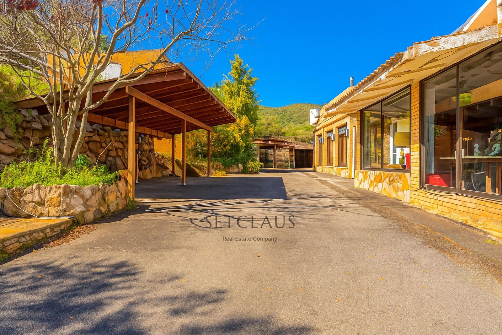 Comprar Gran finca independiente con 3 viviendas, piscina y 13 habitaciones en Alella (Coma Fosca – Can Comulada) foto 12