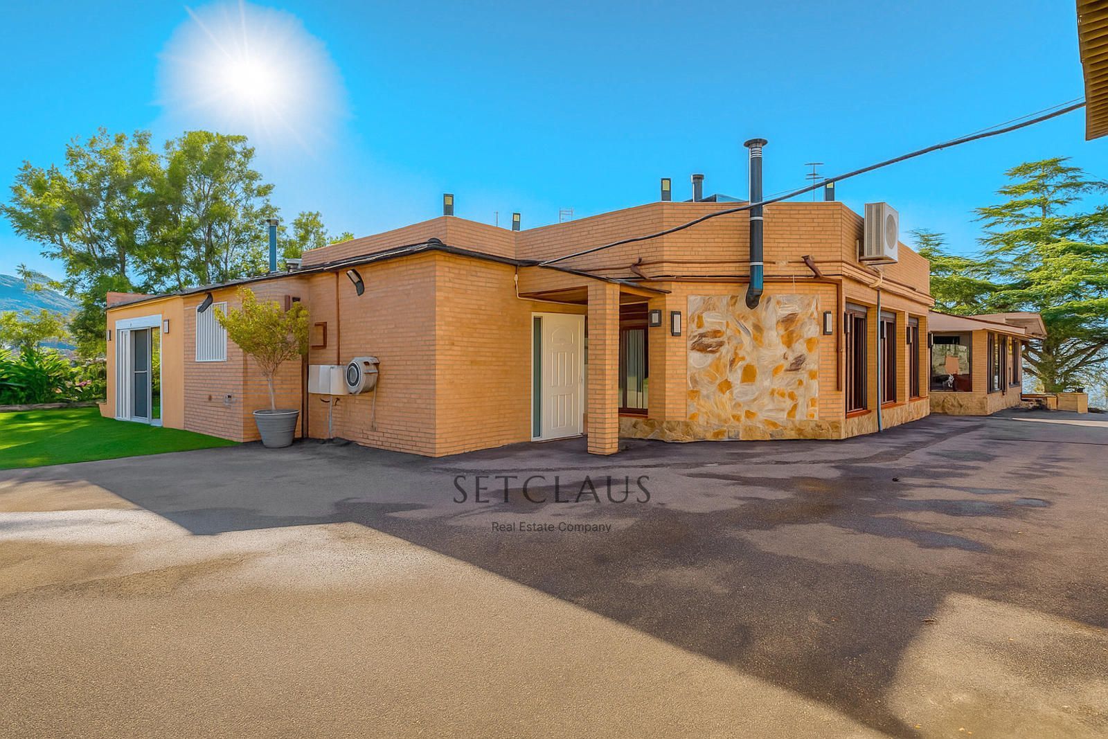 Comprar Gran finca independiente con 3 viviendas, piscina y 13 habitaciones en Alella (Coma Fosca – Can Comulada) foto 19