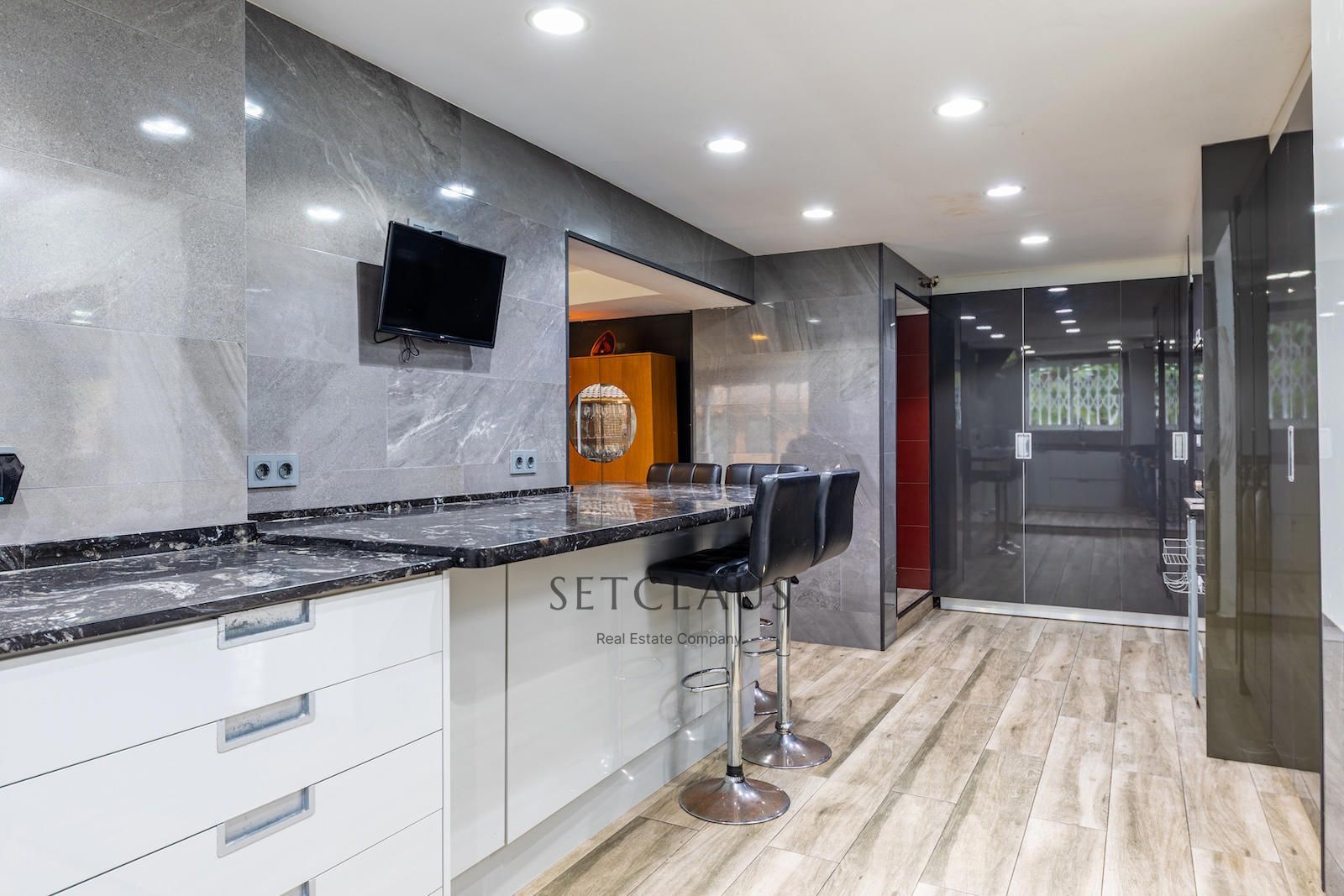 Comprar Gran finca independiente con 3 viviendas, piscina y 13 habitaciones en Alella (Coma Fosca – Can Comulada) foto 48