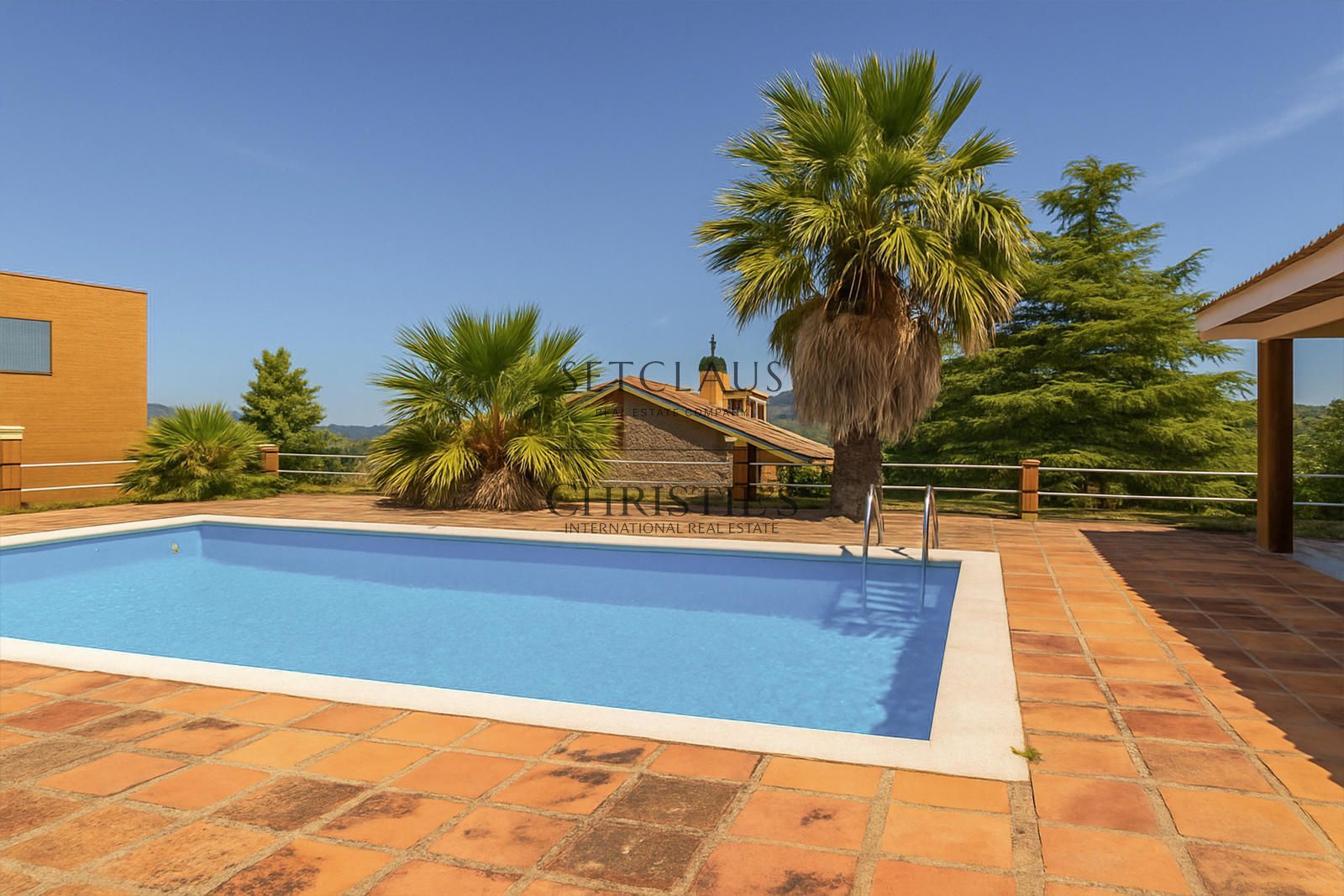 Comprar Gran finca independent amb 3 habitatges, piscina i 13 habitacions a Alella foto 18
