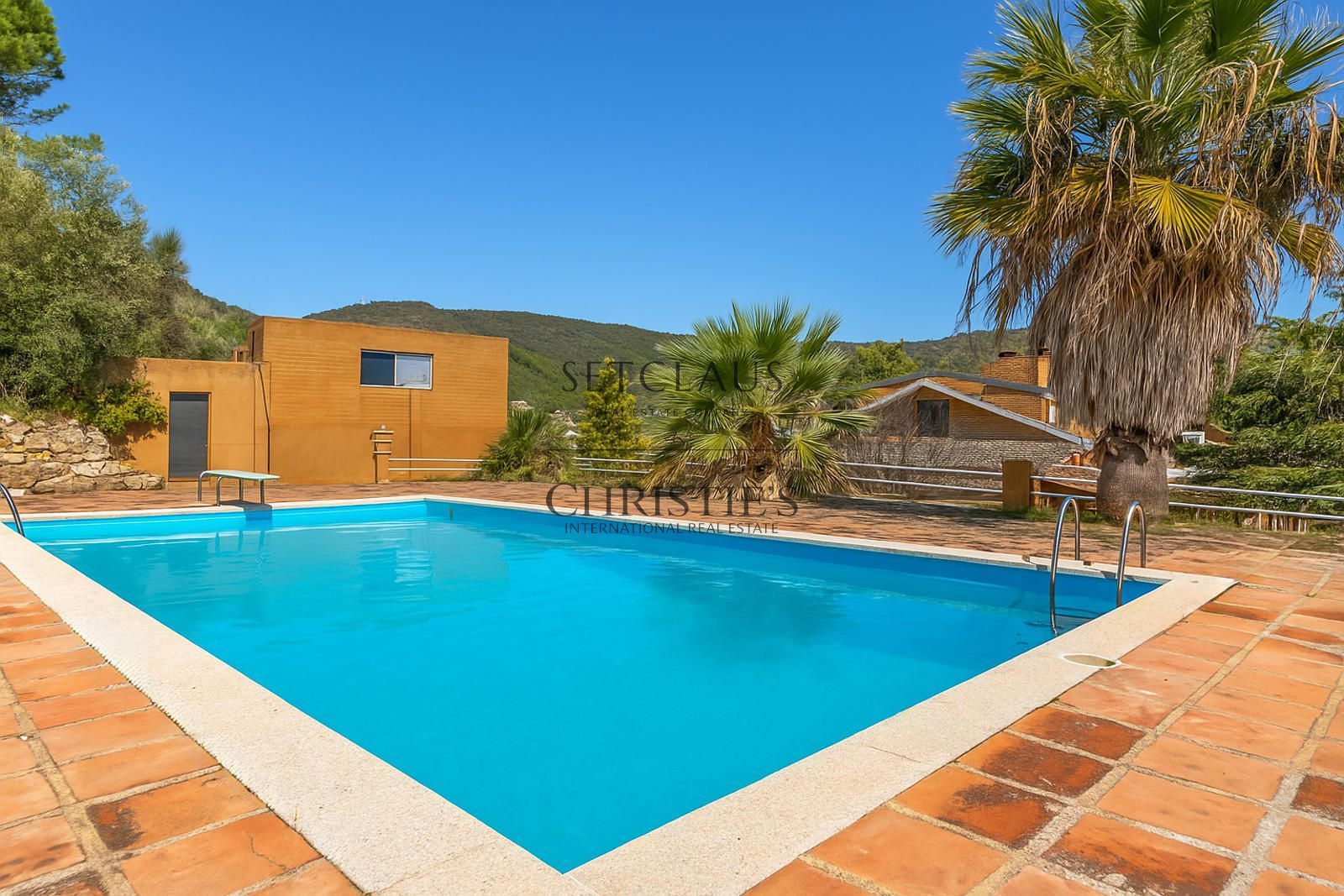 Comprar Gran finca independent amb 3 habitatges, piscina i 13 habitacions a Alella foto 16