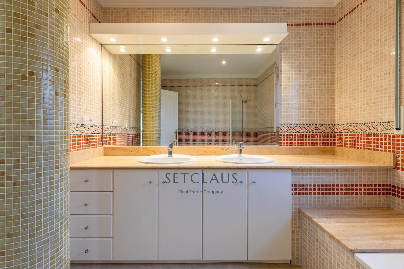 Comprar Chalet con mucha luz, vistas al mar en una zona tranquila de Vilassar de dalt foto 34