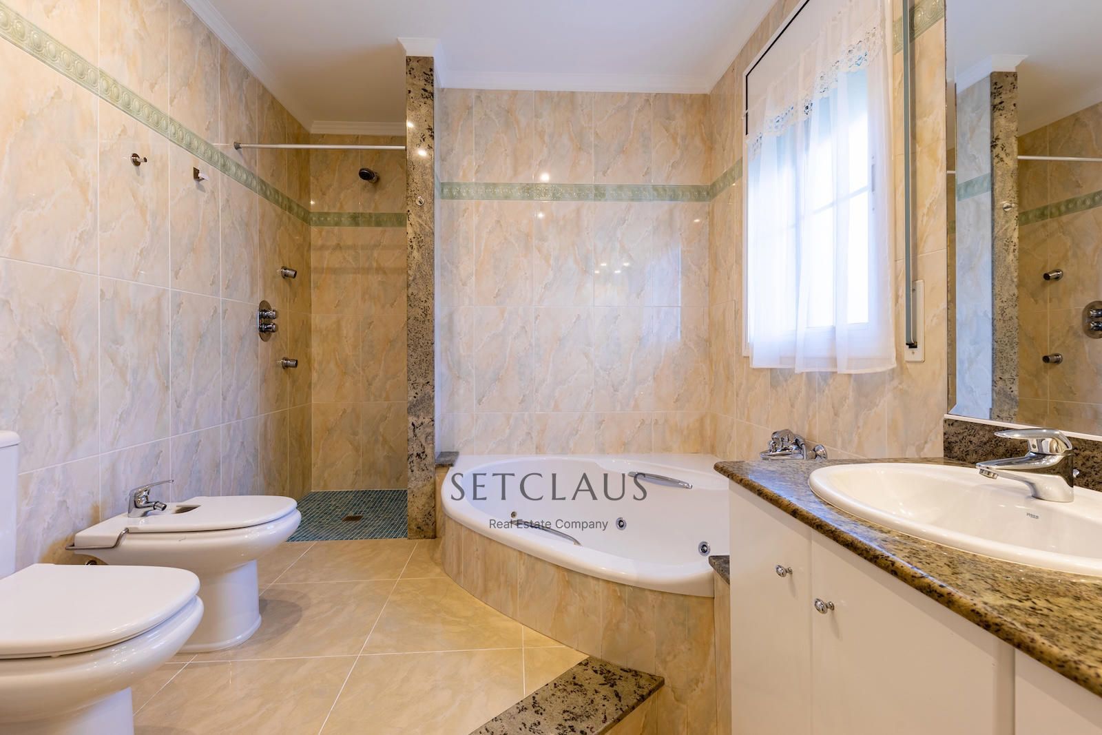 Comprar Chalet con mucha luz, vistas al mar en una zona tranquila de Vilassar de dalt foto 42