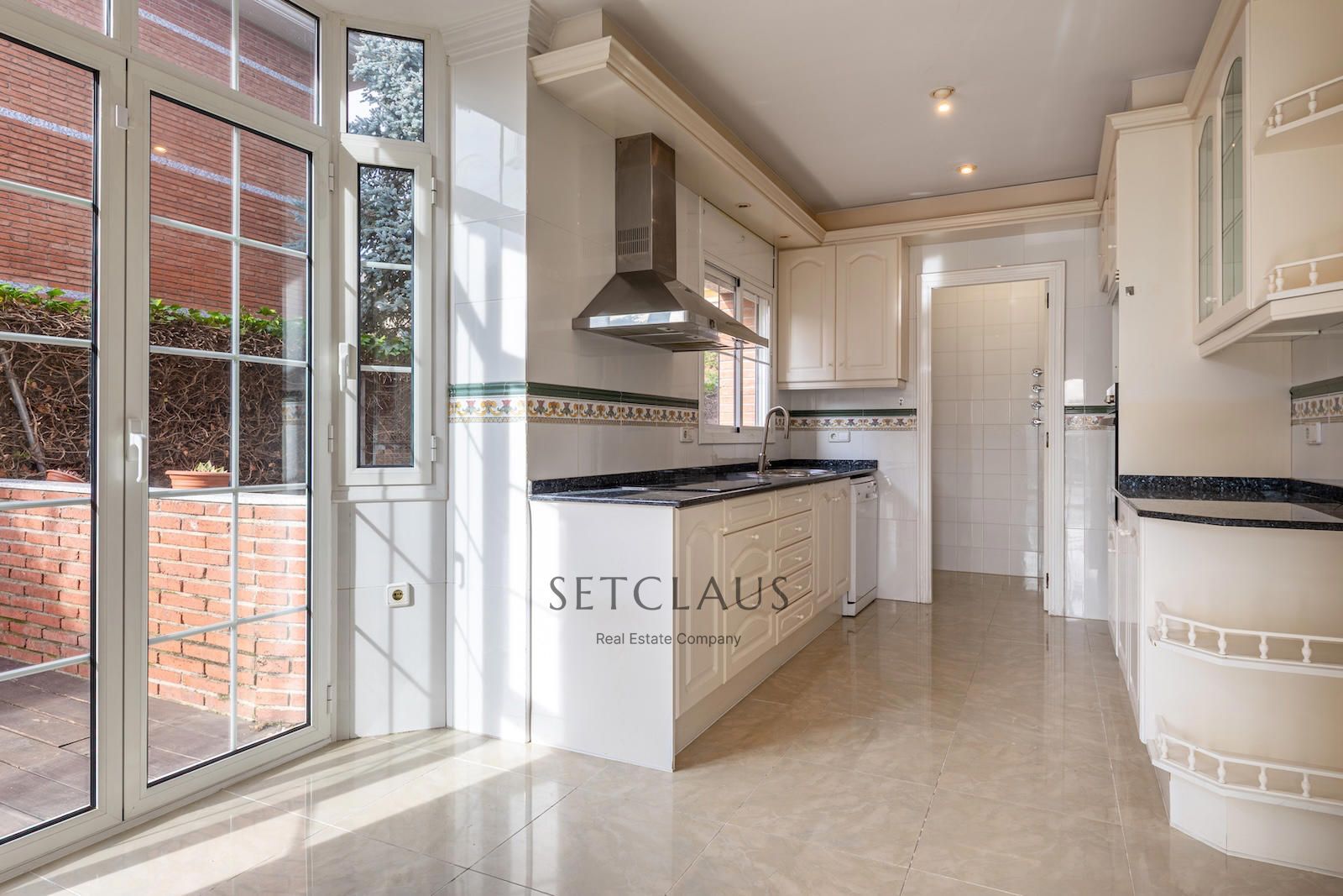 Comprar Chalet con mucha luz, vistas al mar en una zona tranquila de Vilassar de dalt foto 20