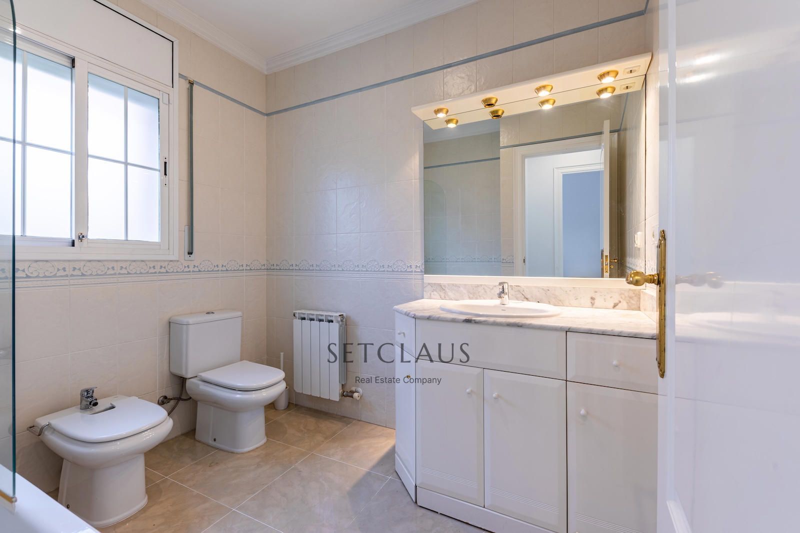 Comprar Chalet con mucha luz, vistas al mar en una zona tranquila de Vilassar de dalt foto 49