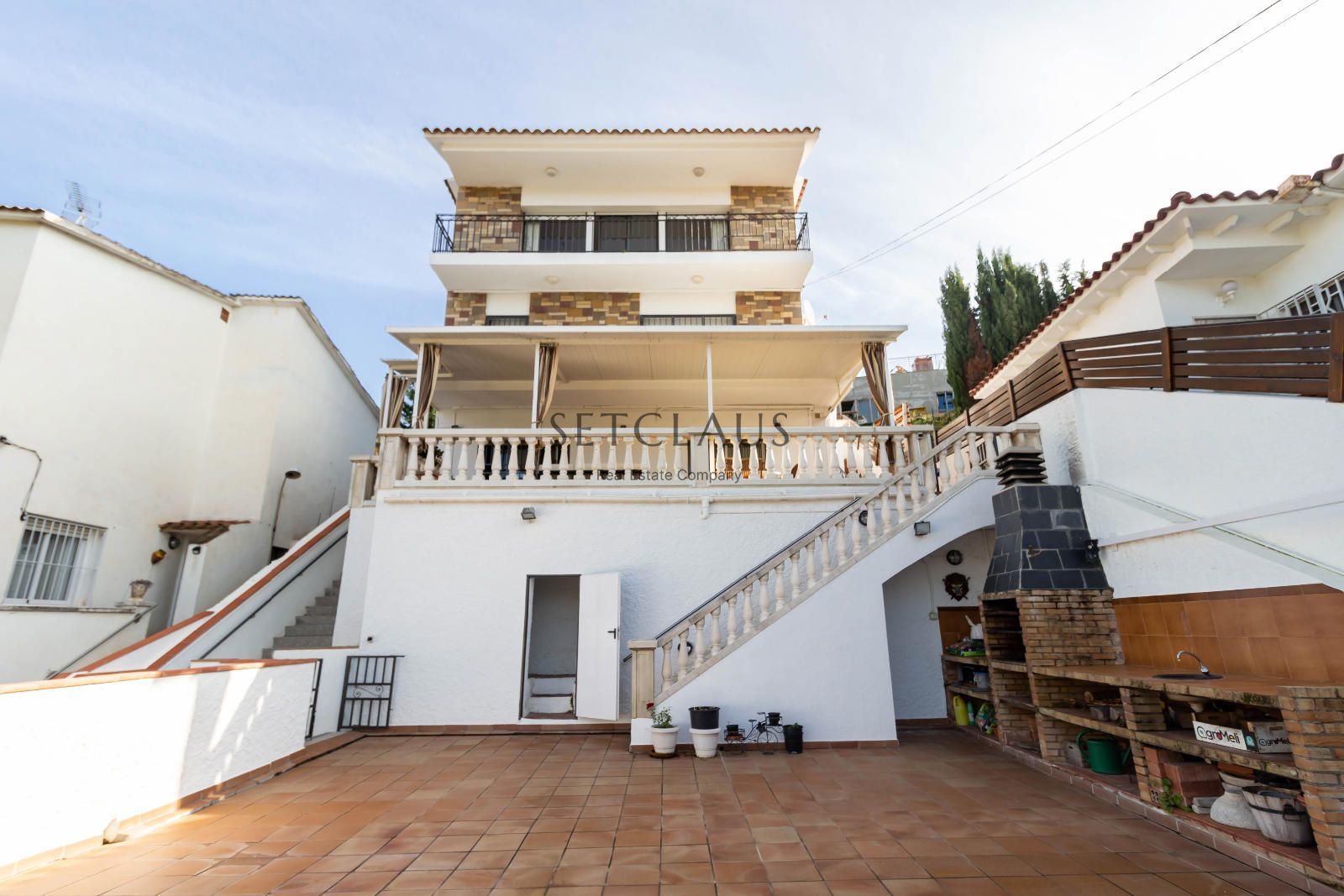 ALELLA. Dos viviendas independientes.. 7 habitaciones, 5 baños, 440 m² en venta.