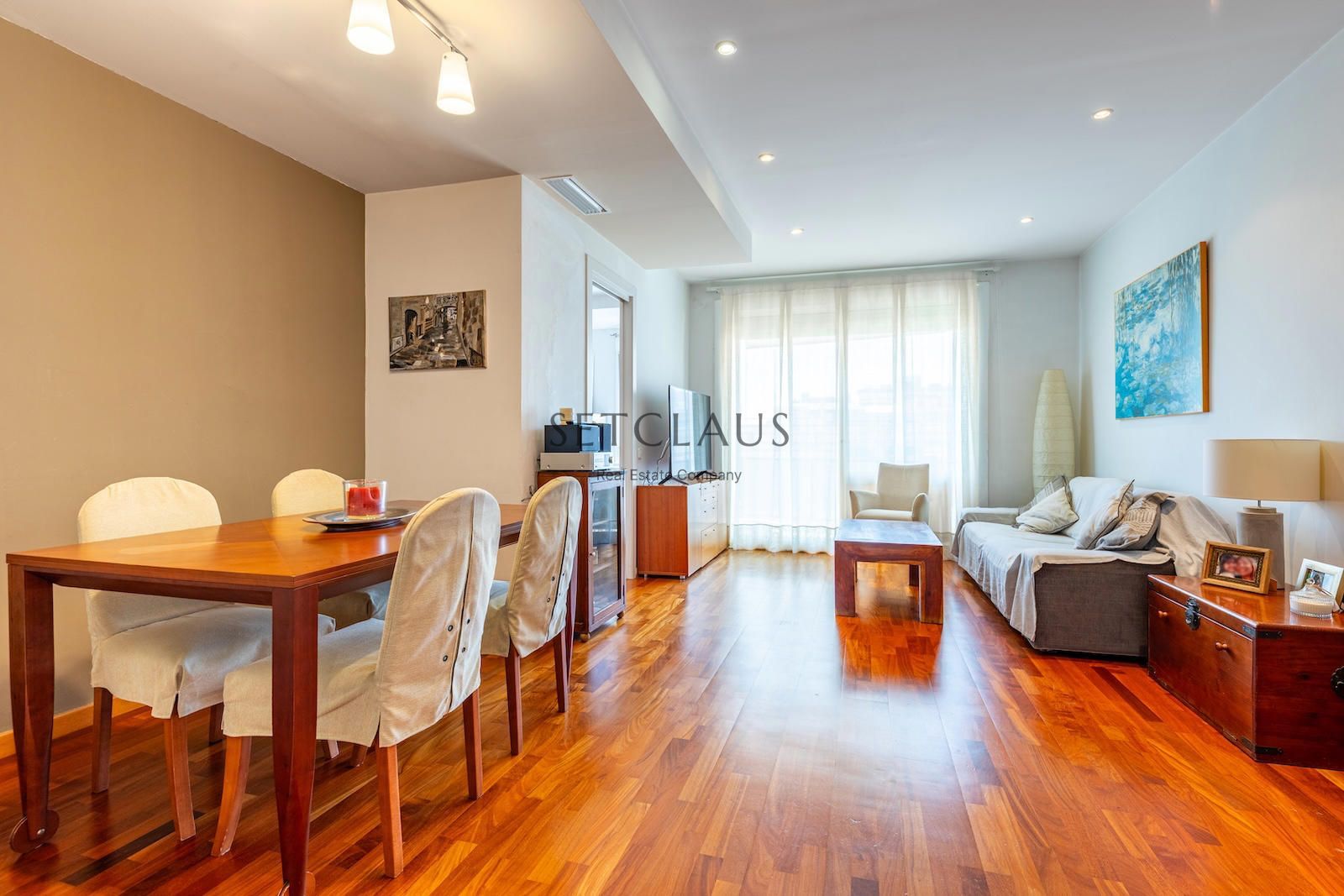BARCELONA. Penthouse with views. 2 habitaciones, 2 baños, 90 m² en venta.