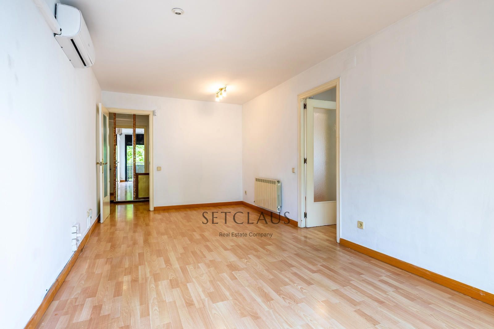 Comprar EL MASNOU.  Piso con balcón y ascensor en zona tranquila. foto 3