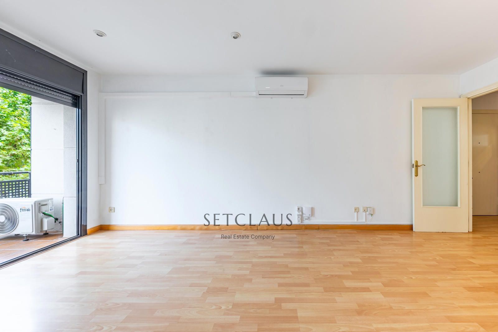 Comprar EL MASNOU.  Piso con balcón y ascensor en zona tranquila. foto 4