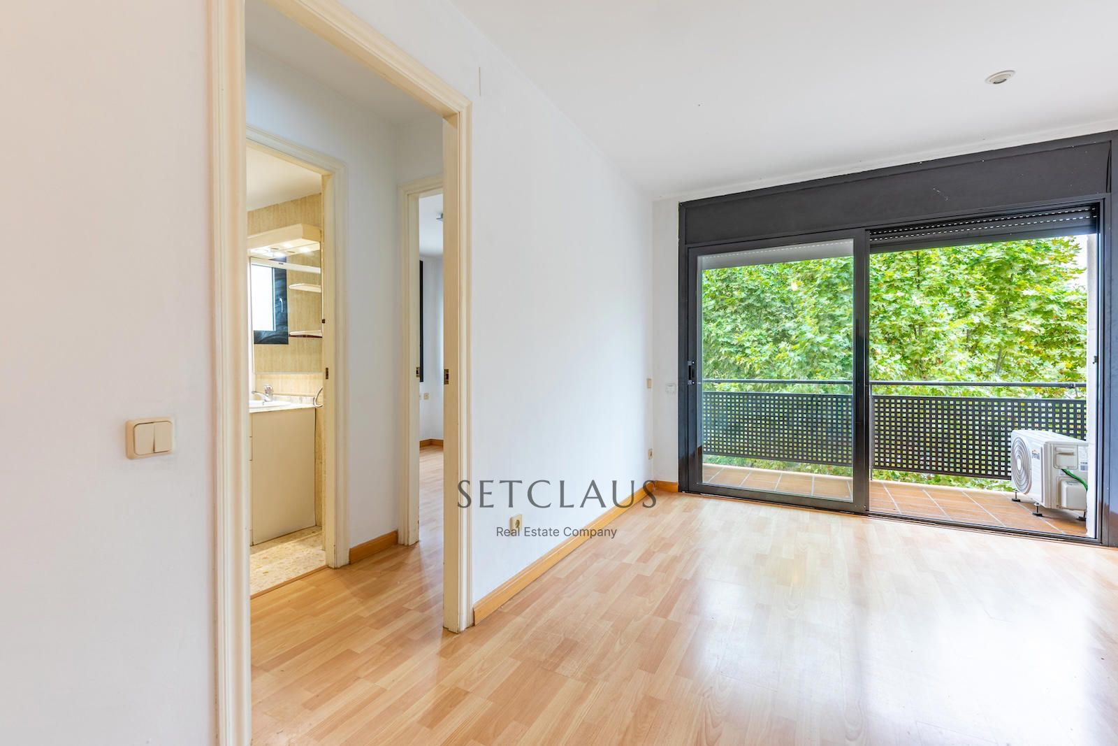 Comprar EL MASNOU.  Piso con balcón y ascensor en zona tranquila. foto 5