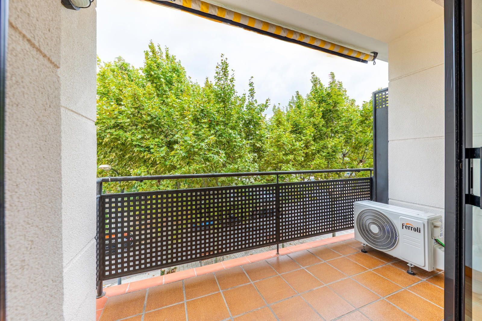 Comprar EL MASNOU.  Piso con balcón y ascensor en zona tranquila. foto 2