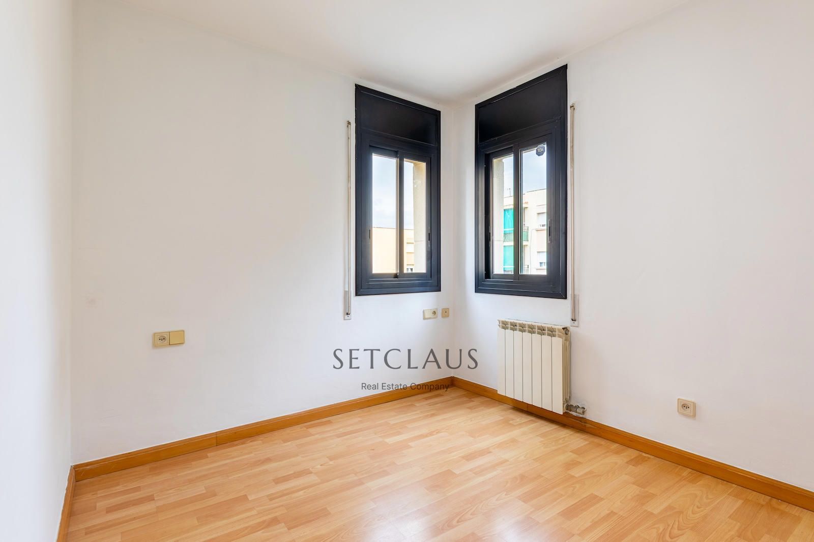 Comprar EL MASNOU.  Piso con balcón y ascensor en zona tranquila. foto 14