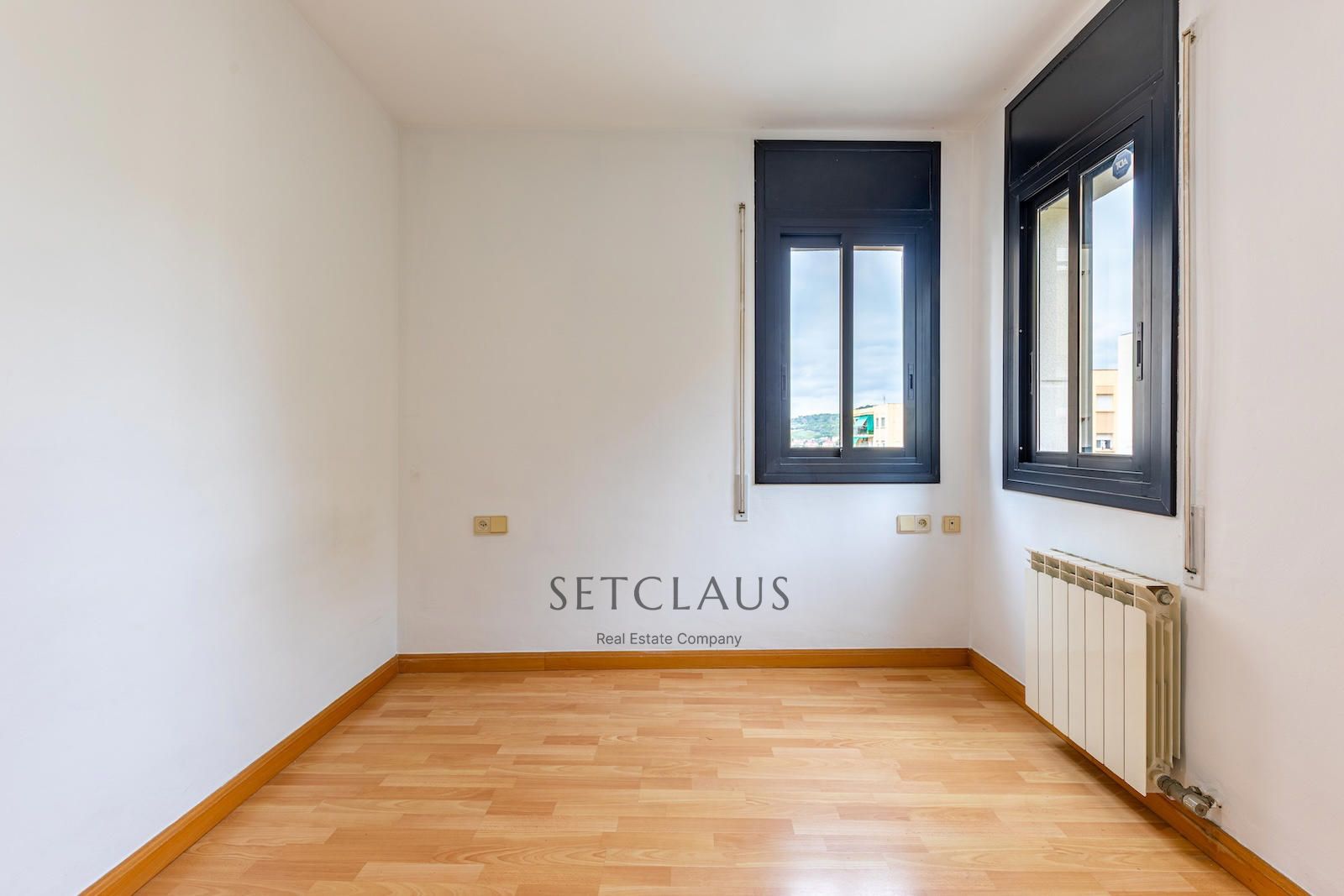 Comprar EL MASNOU.  Piso con balcón y ascensor en zona tranquila. foto 13