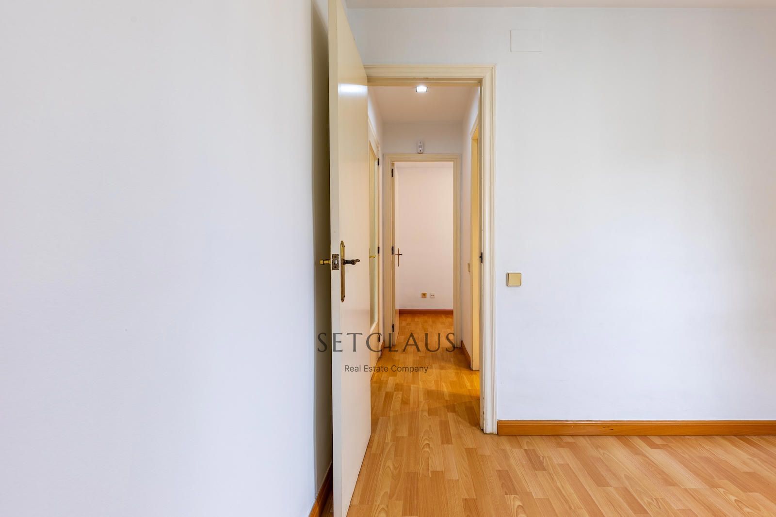 Comprar EL MASNOU.  Piso con balcón y ascensor en zona tranquila. foto 15