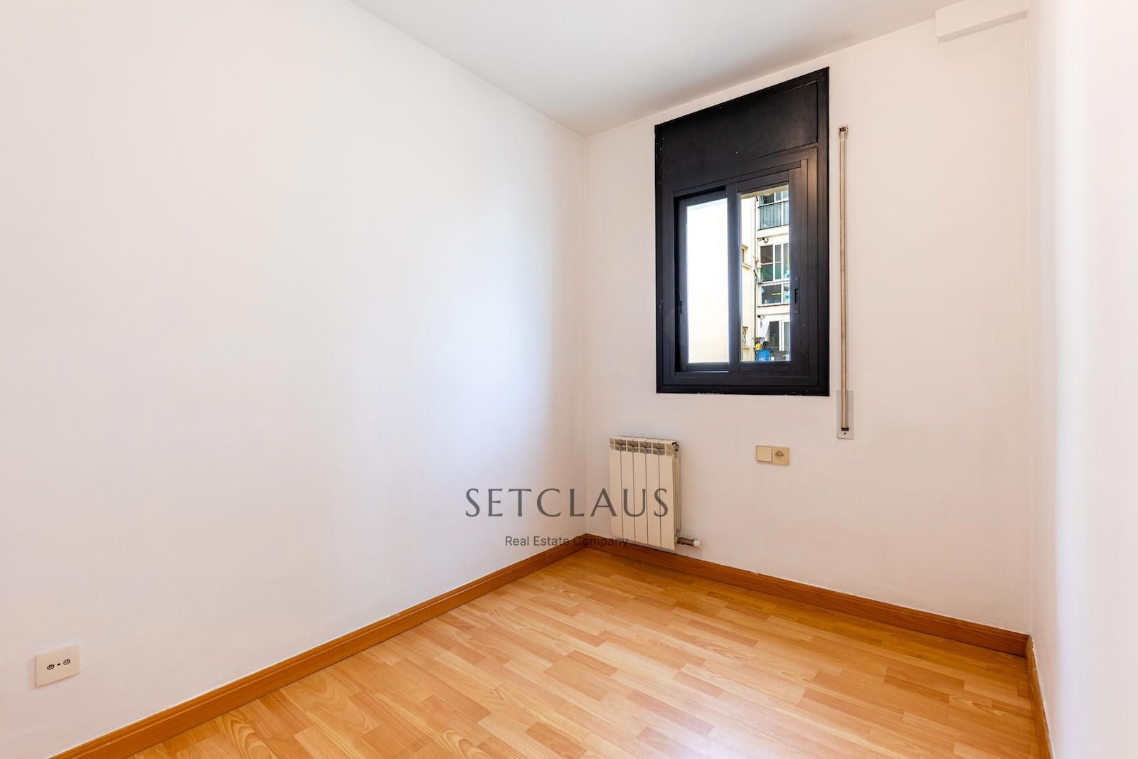 Comprar EL MASNOU.  Piso con balcón y ascensor en zona tranquila. foto 19