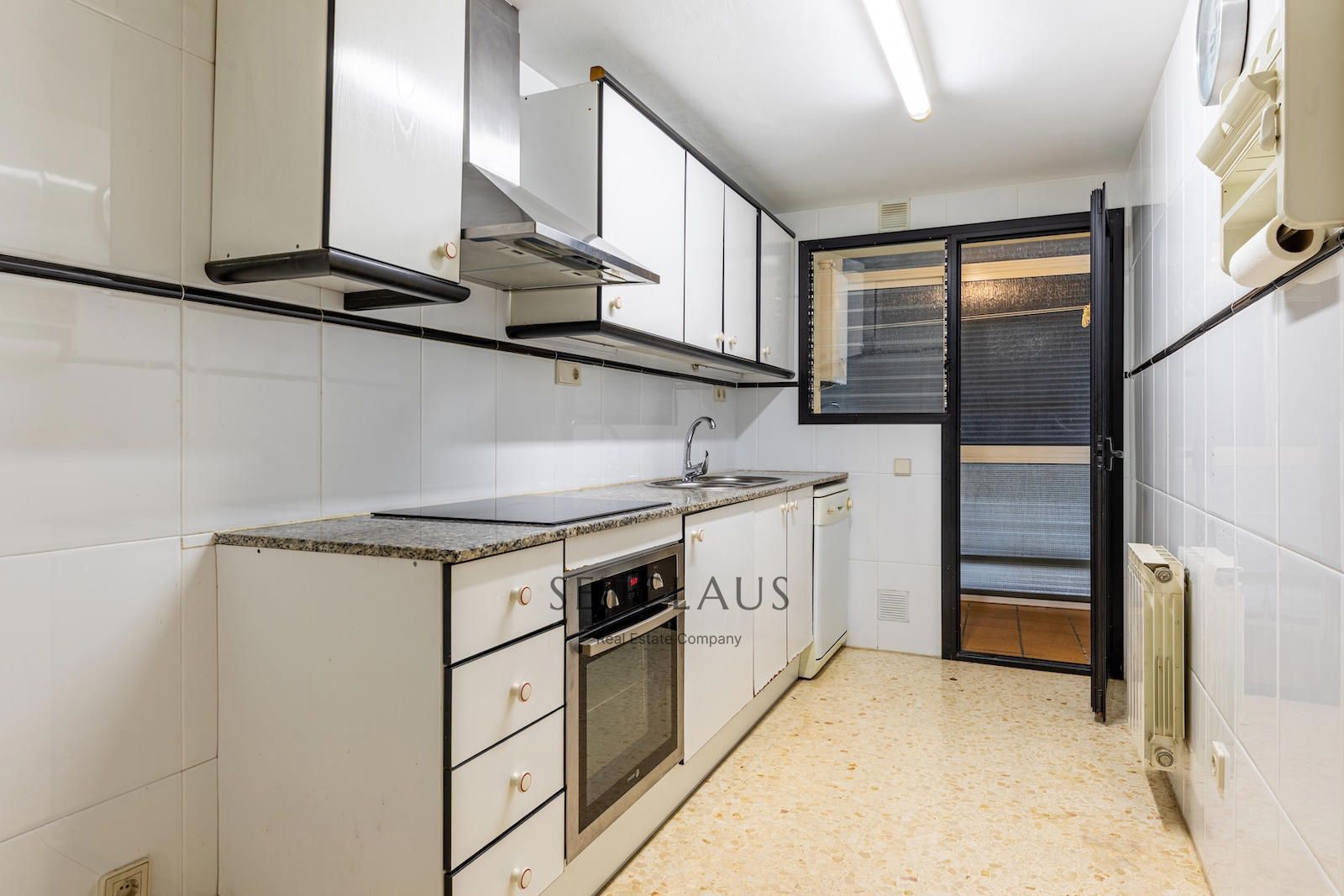 Comprar EL MASNOU.  Piso con balcón y ascensor en zona tranquila. foto 8