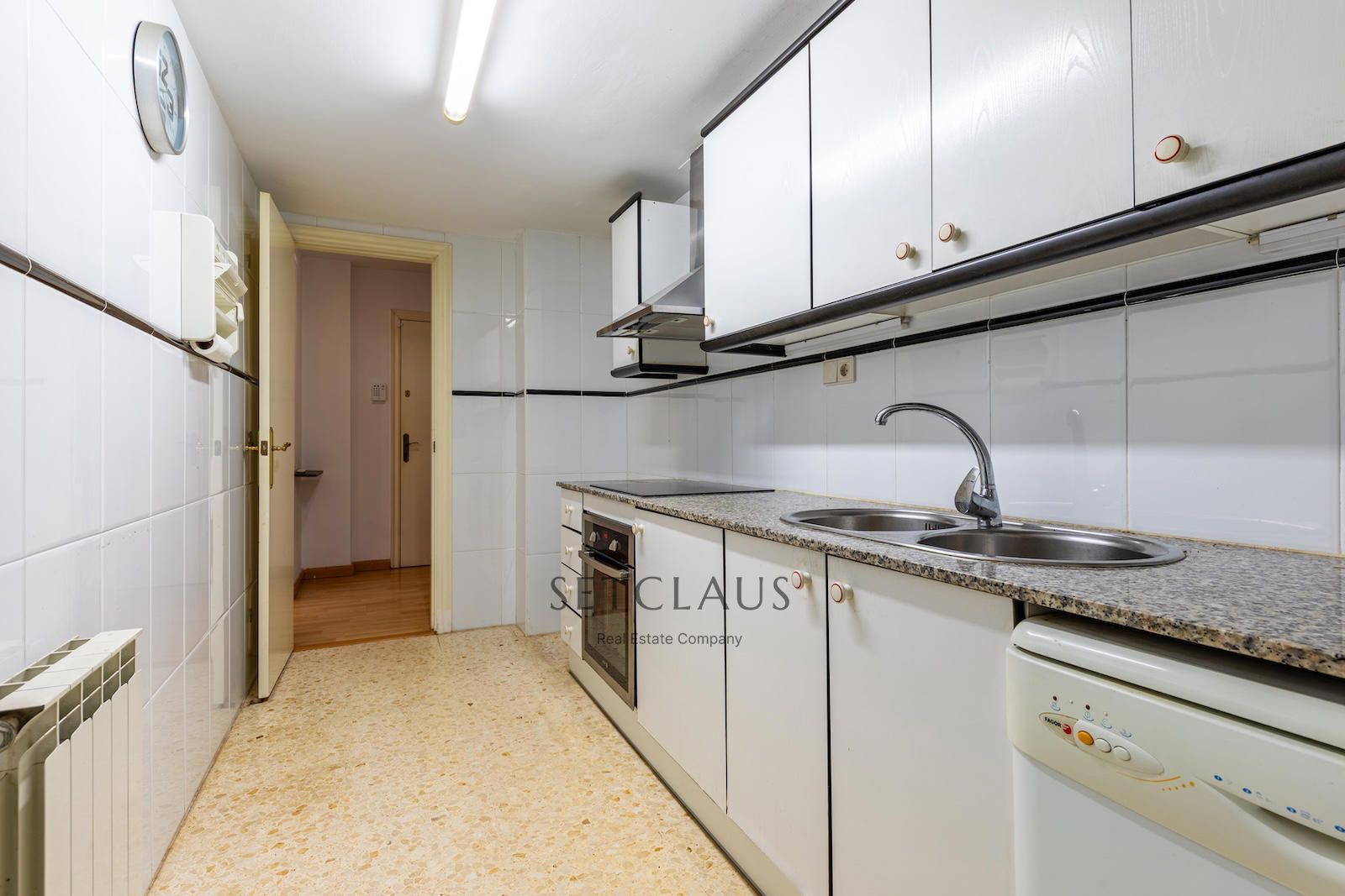 Comprar EL MASNOU.  Piso con balcón y ascensor en zona tranquila. foto 9